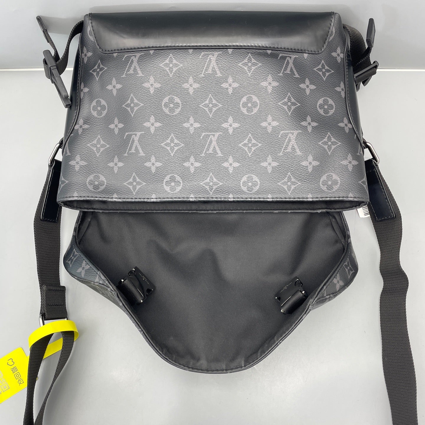 Louis Vuitton - Voyager Messenger Bag - Monogram Eclipse coated canvas with cowhide leather trim - Black and Grey - (Medium)