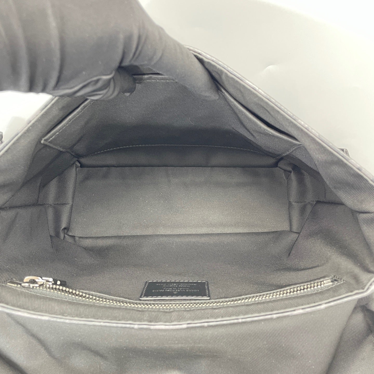 Louis Vuitton - Voyager Messenger Bag - Monogram Eclipse coated canvas with cowhide leather trim - Black and Grey - (Medium)