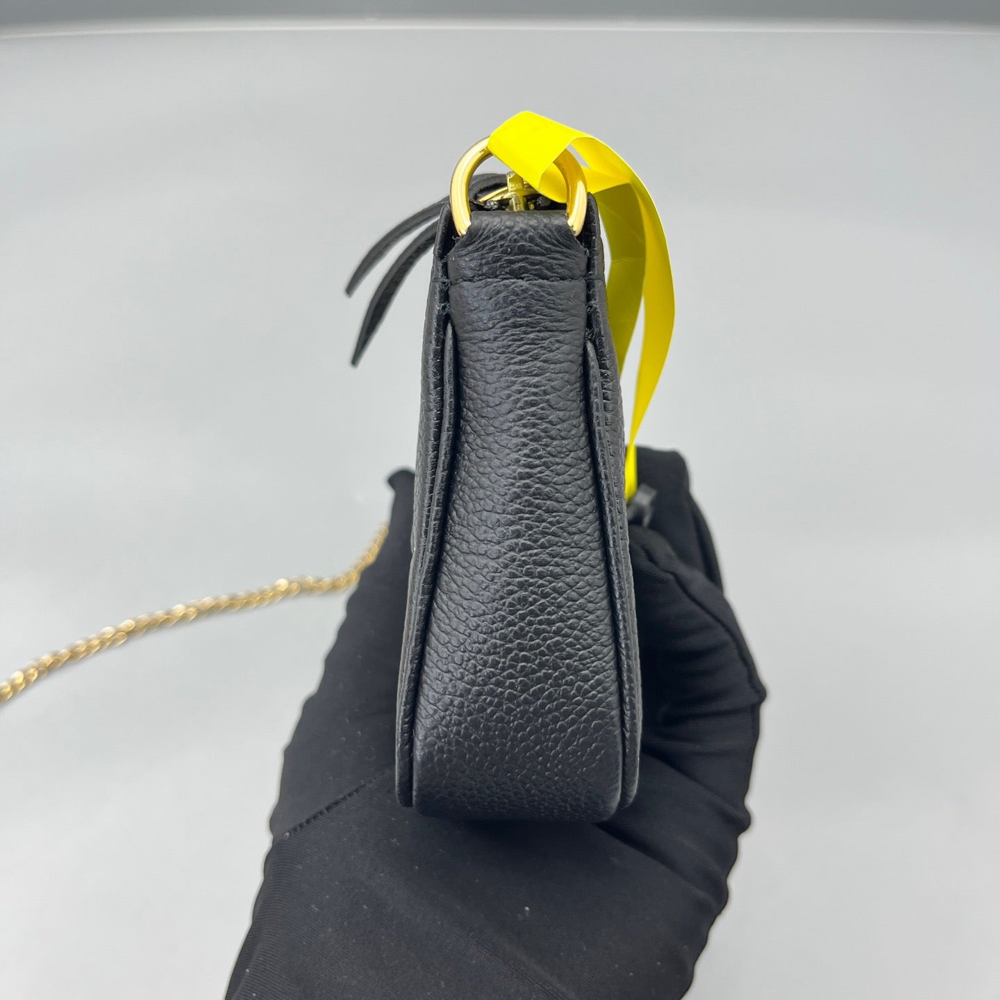 Louis Vuitton - Pochette Accessoires - Leather - Black - (mini)