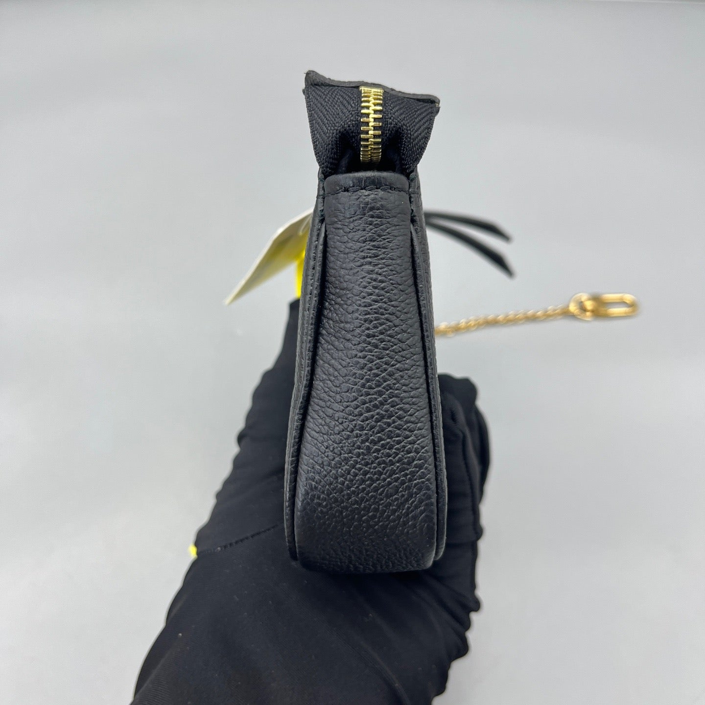 Louis Vuitton - Pochette Accessoires - Leather - Black - (mini)