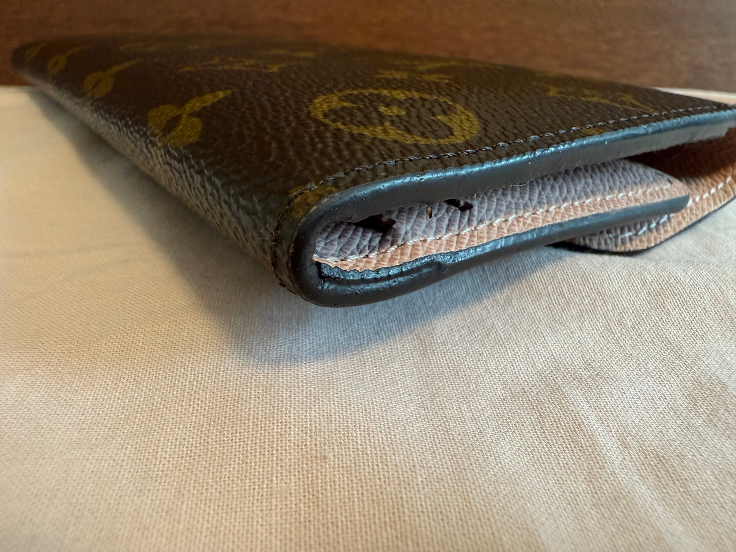 Louis Vuitton - Portefeuille Emilie - Monogram coated canvas with grained leather interior - Brown and Pink - (Medium)