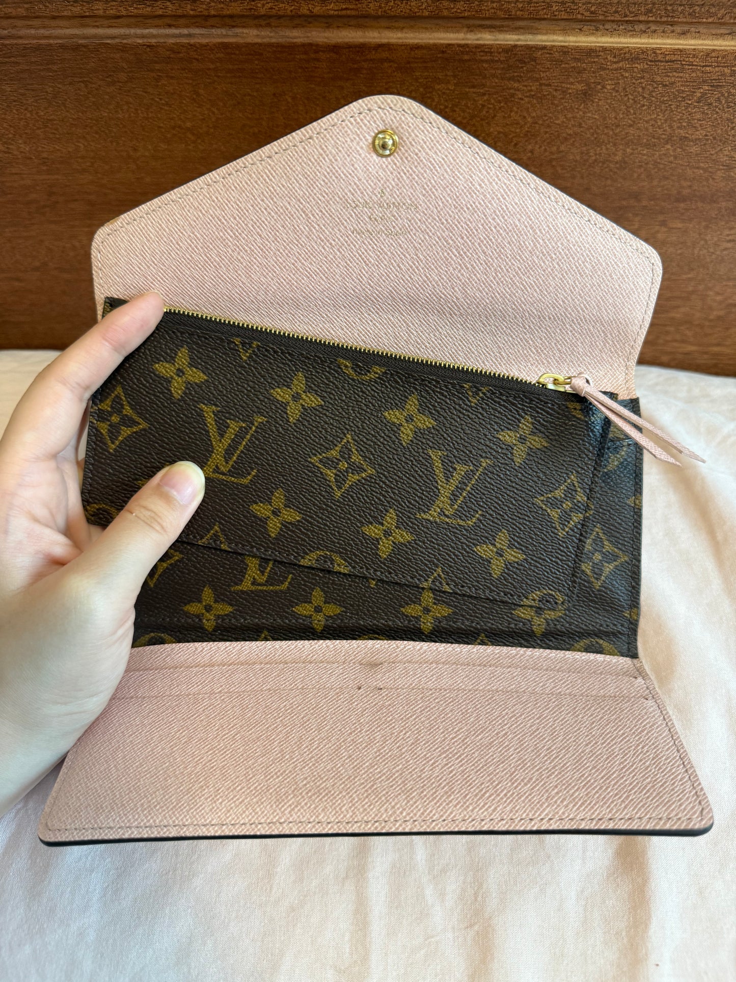 Louis Vuitton - Portefeuille Emilie - Monogram coated canvas with grained leather interior - Brown and Pink - (Medium)