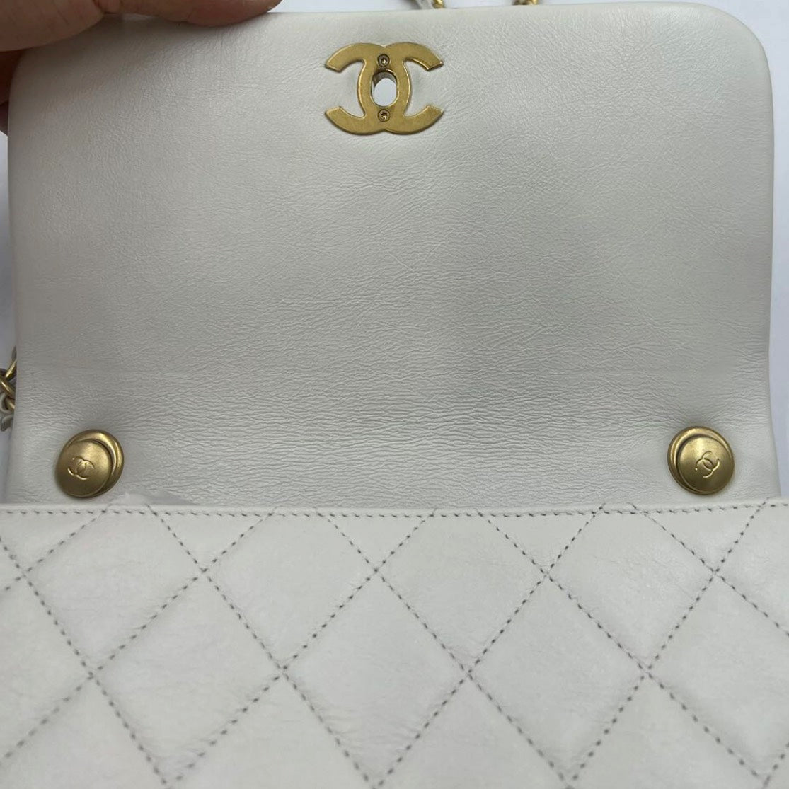 Chanel - Classic Flap Bag with Pearl Embellishments - Lambskin leather - White - (Small)