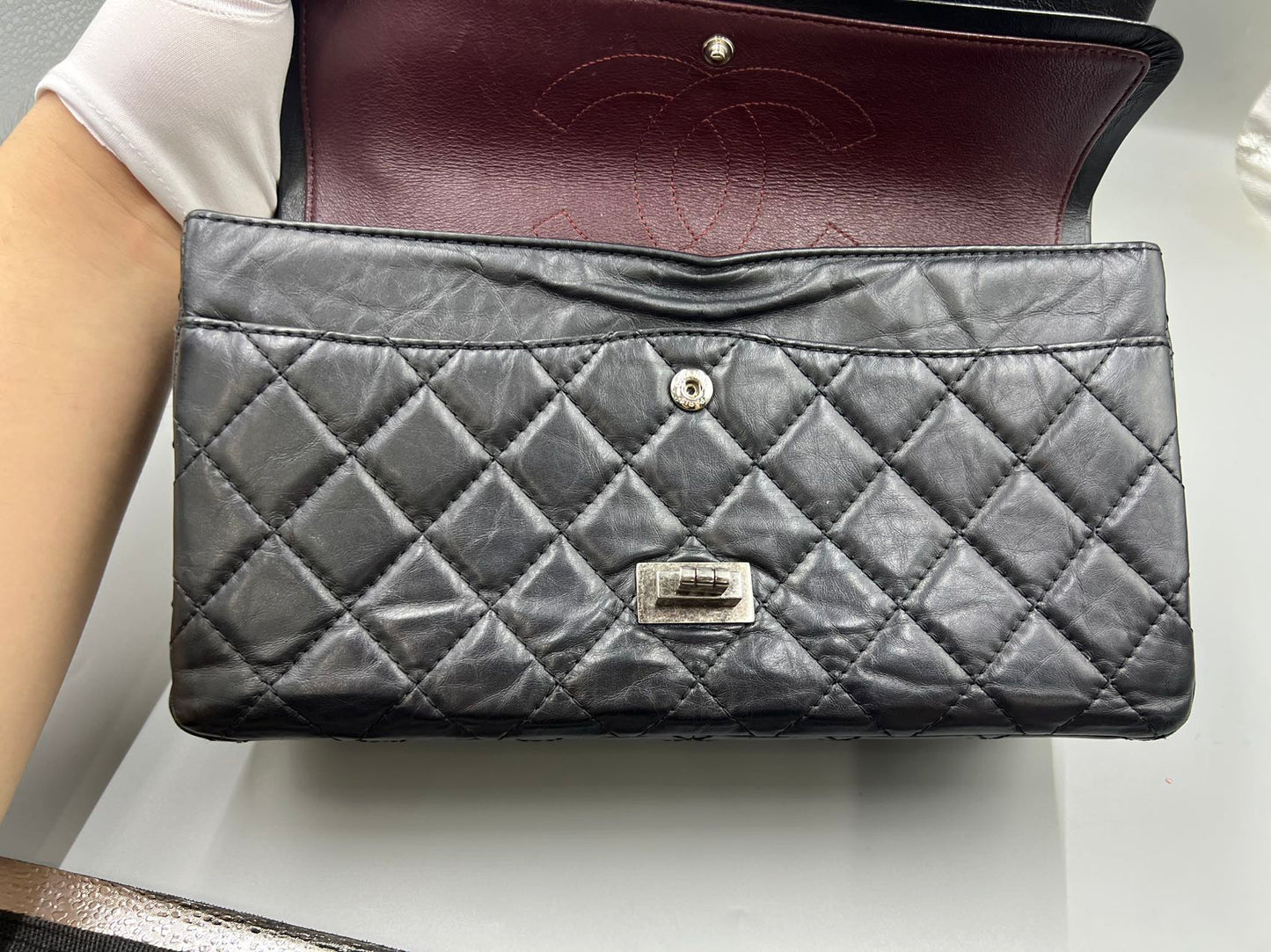 Chanel - 2.55 Reissue Flap Bag - Aged calfskin leather - Black - (Medium)