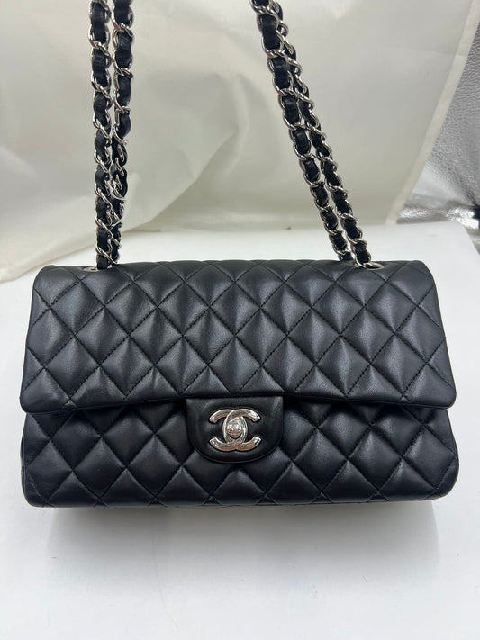 Chanel - Classic Flap - Lambskin leather - Black - (Medium)