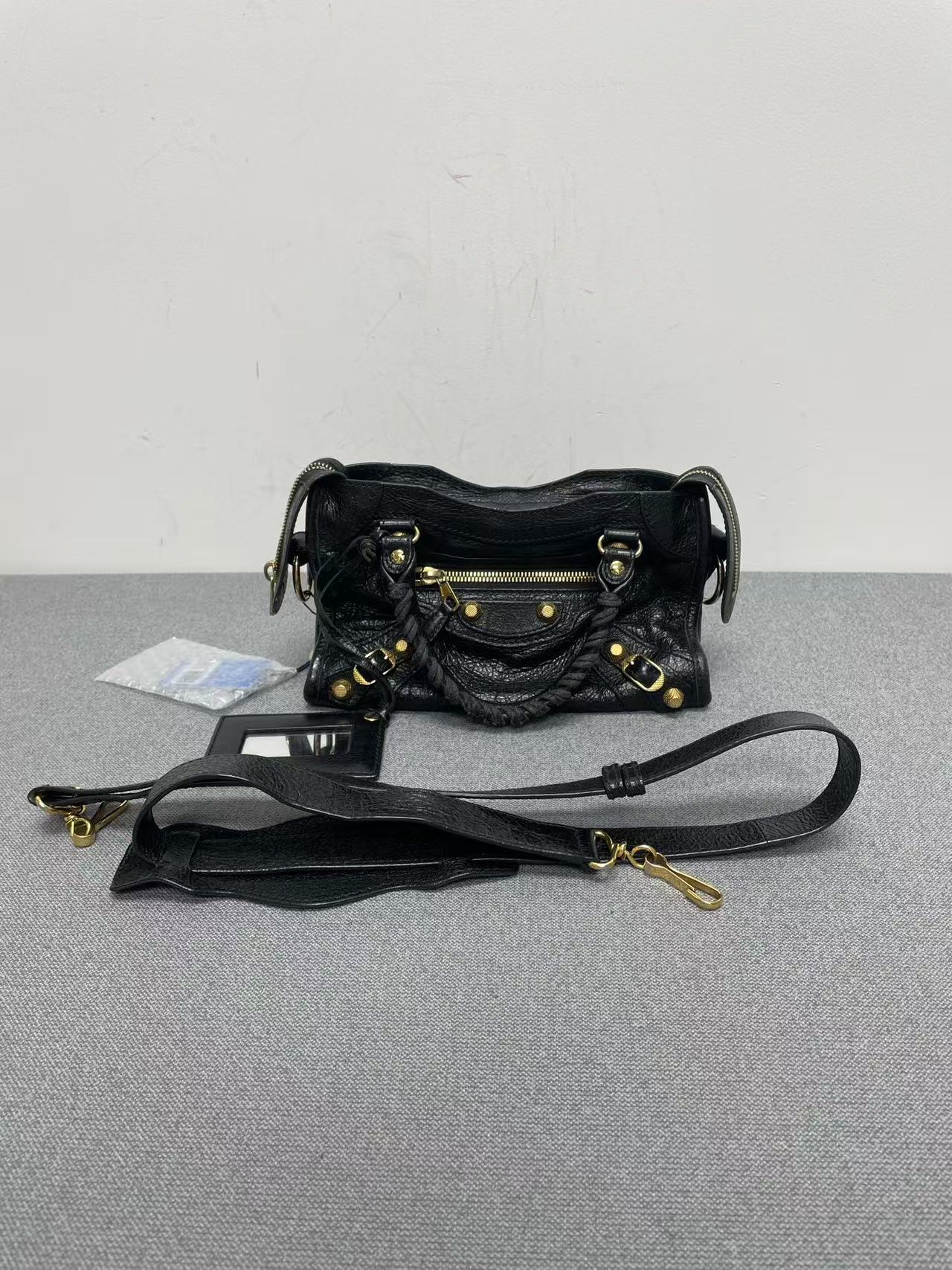 Balenciaga - City Bag - Distressed lambskin leather - Black - (small)