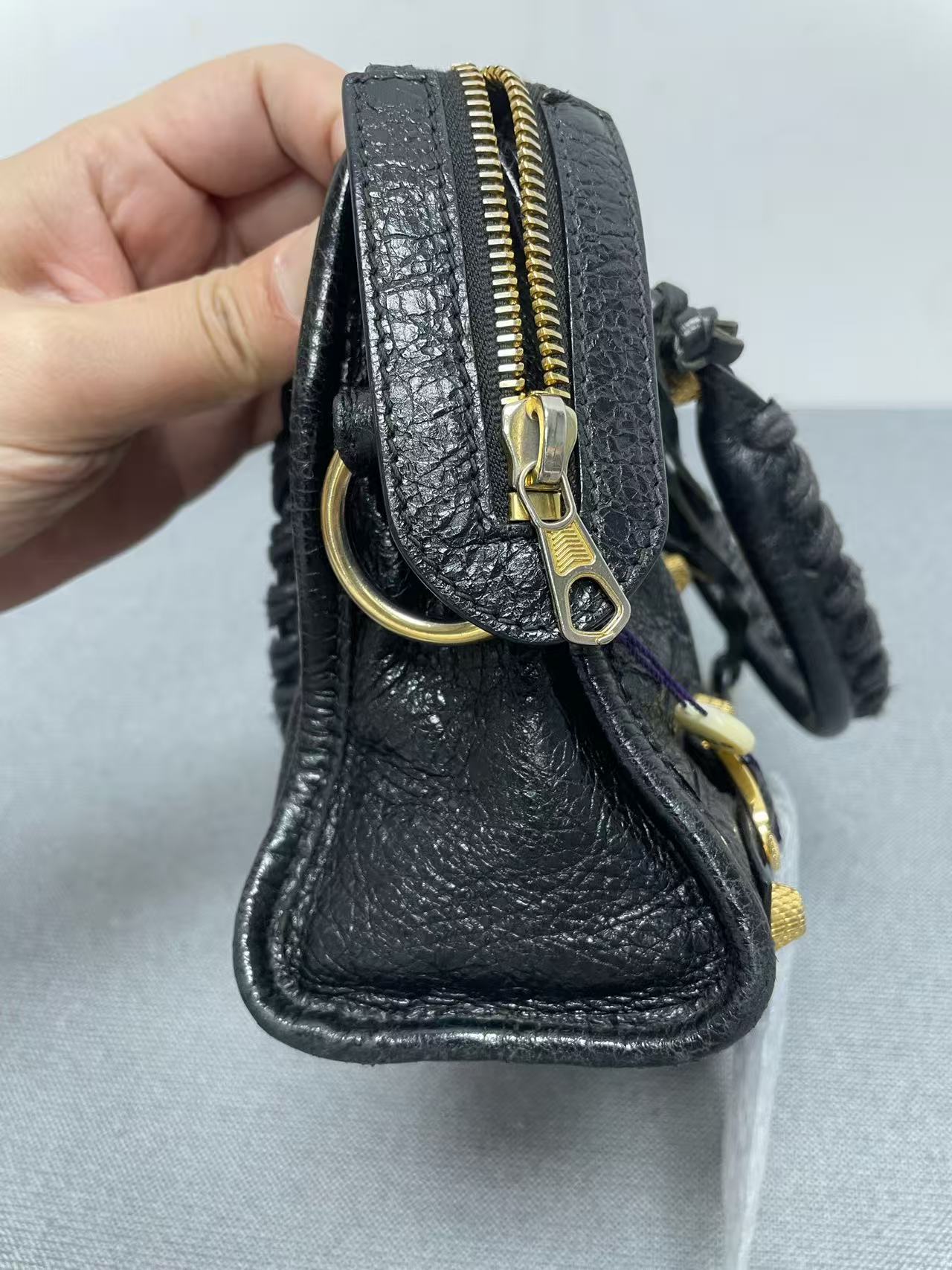 Balenciaga - City Bag - Distressed lambskin leather - Black - (small)