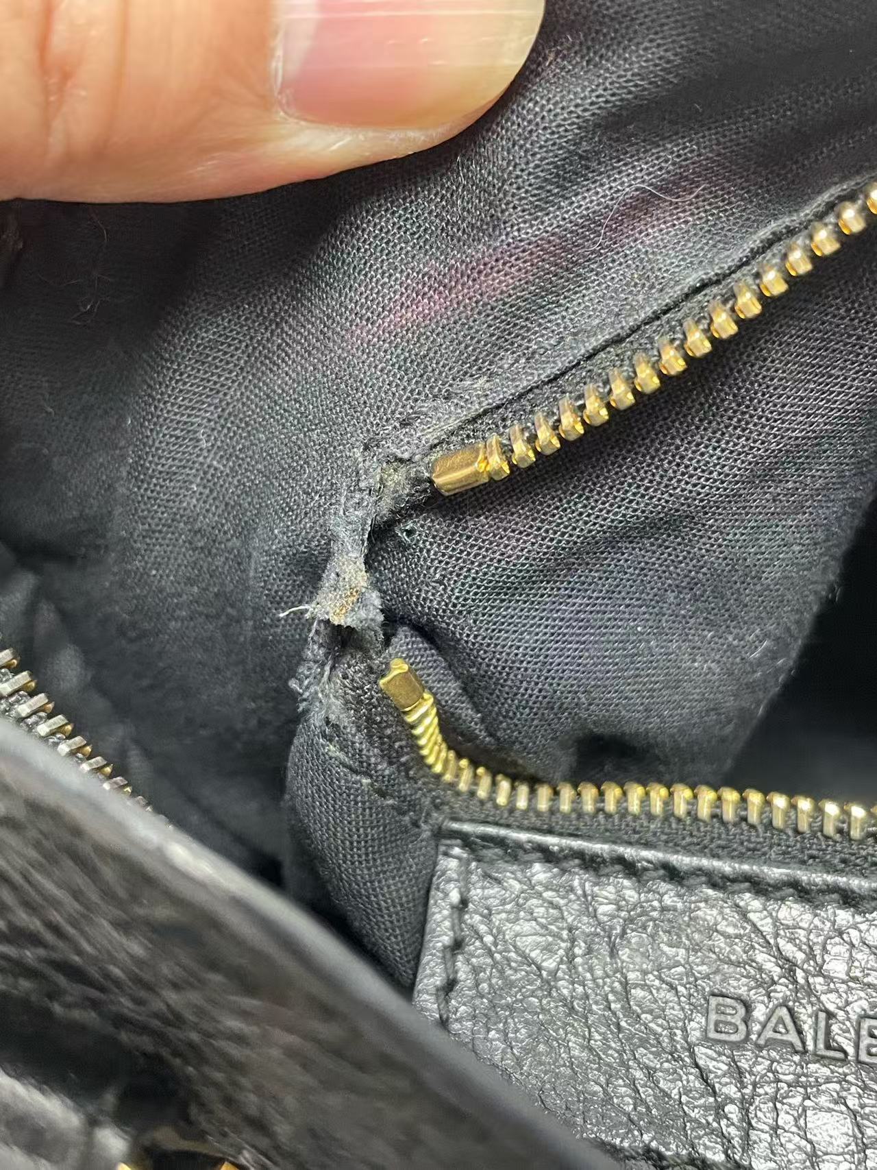 Balenciaga - City Bag - Distressed lambskin leather - Black - (small)