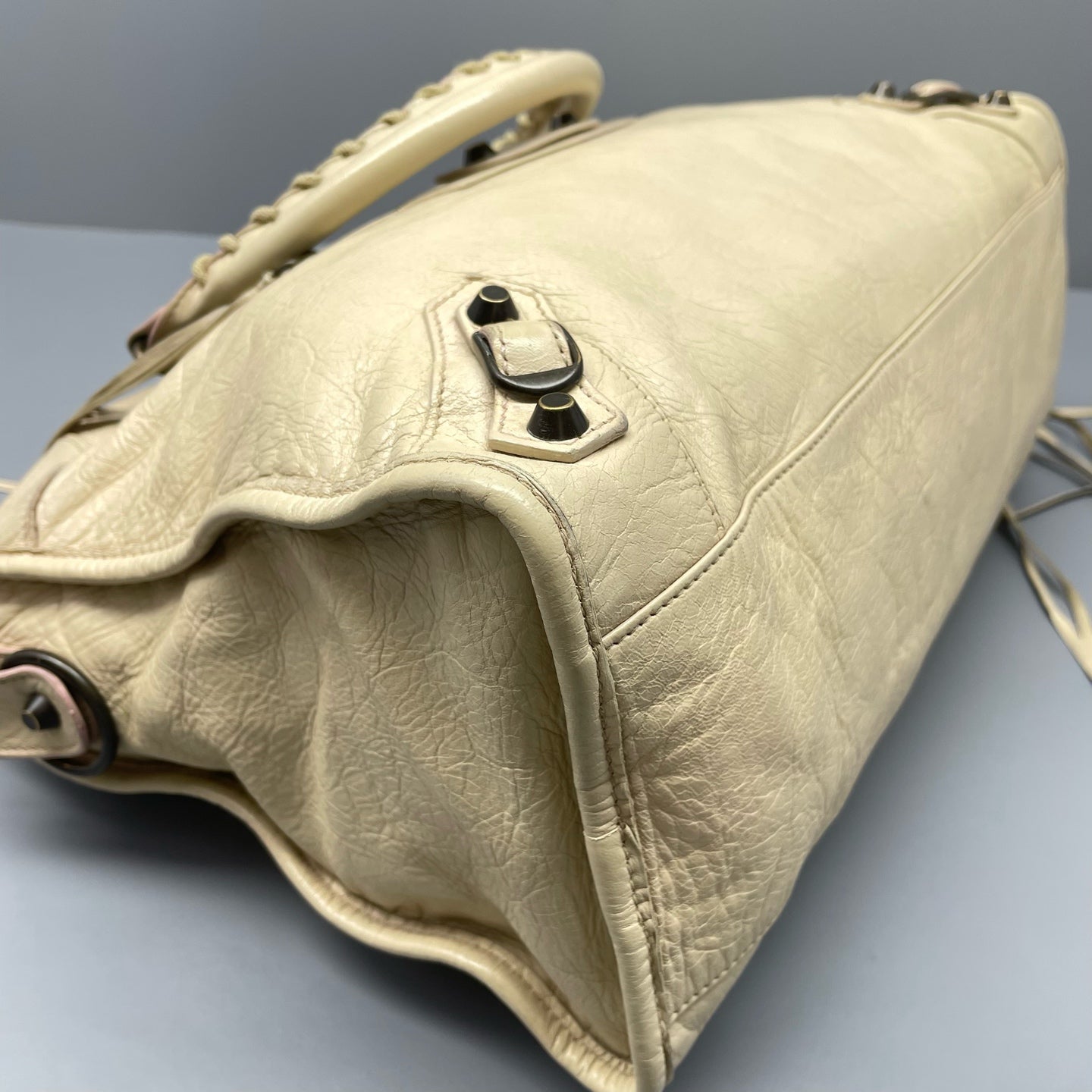 Balenciaga - City - Distressed lambskin leather - Beige - (Medium)