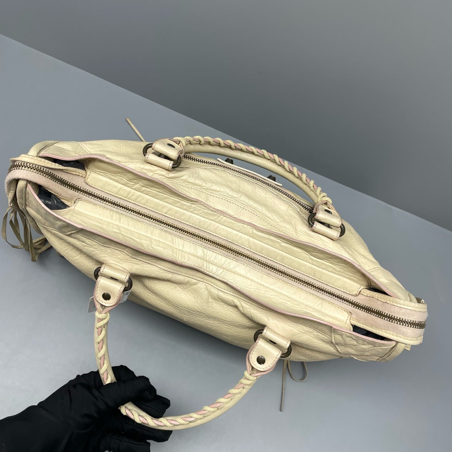 Balenciaga - City - Distressed lambskin leather - Beige - (Medium)