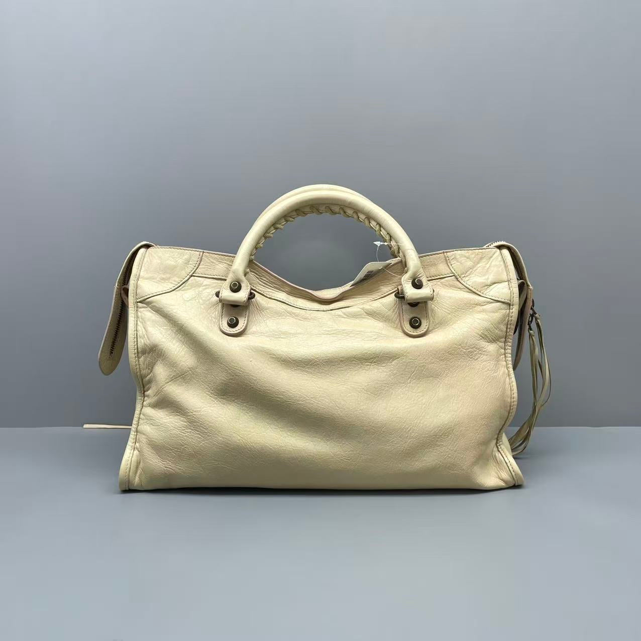 Balenciaga - City - Distressed lambskin leather - Beige - (Medium)