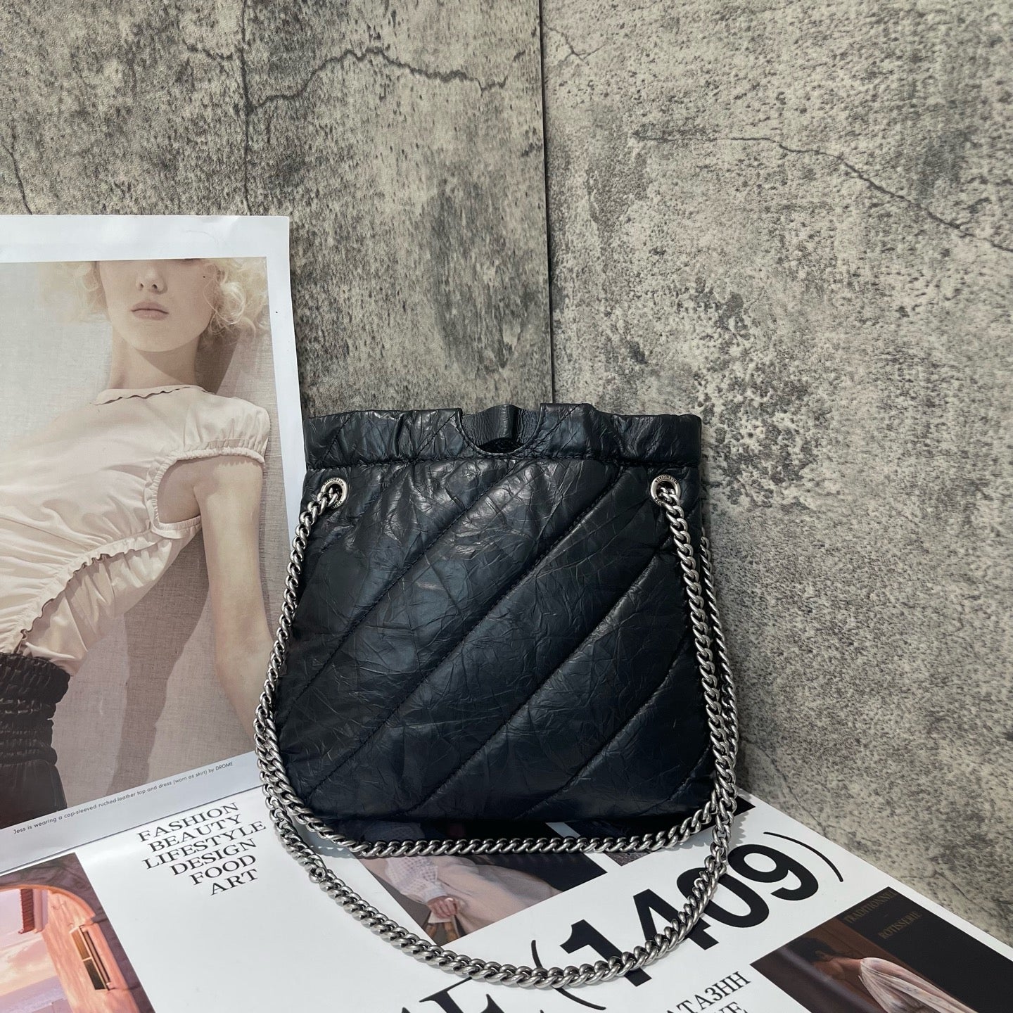 Balenciaga - CRUSH BB Drawstring Bag - Leather - Black - (mini)
