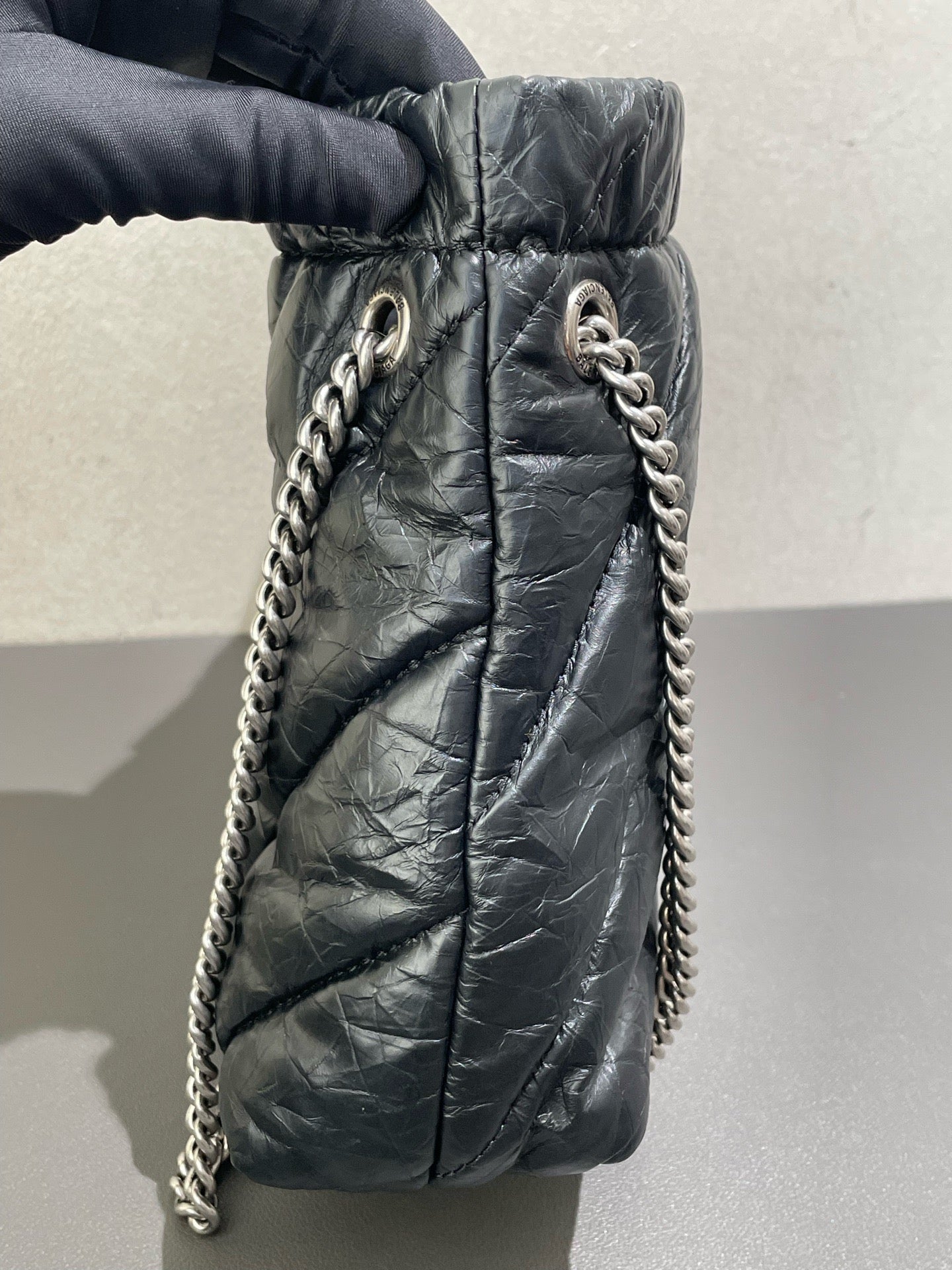 Balenciaga - CRUSH BB Drawstring Bag - Leather - Black - (mini)