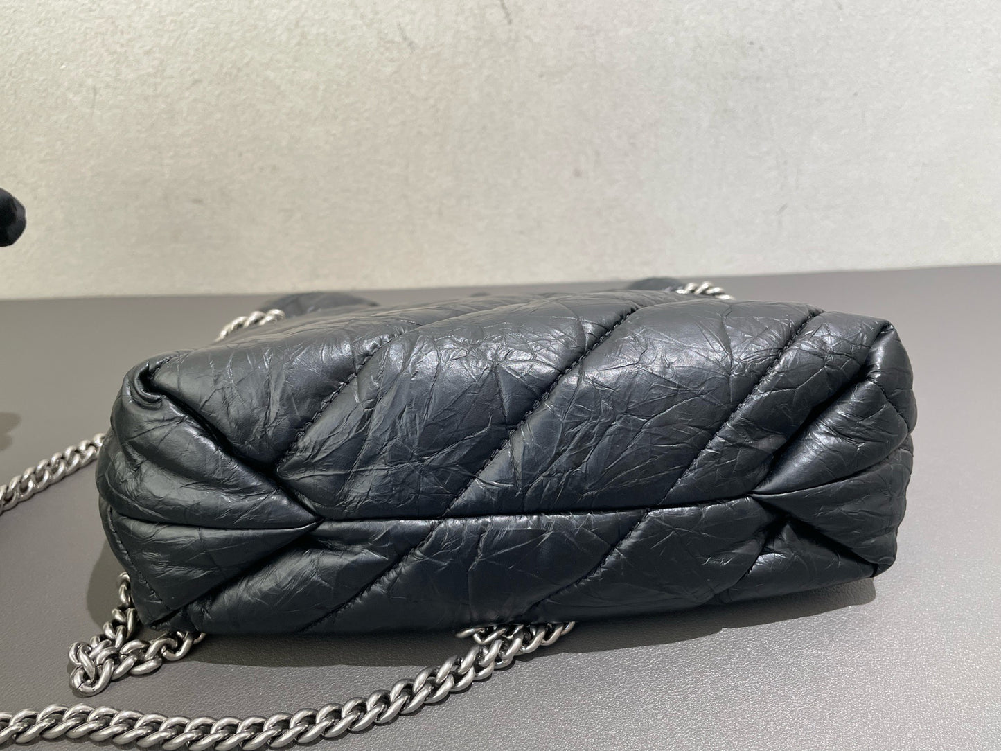Balenciaga - CRUSH BB Drawstring Bag - Leather - Black - (mini)
