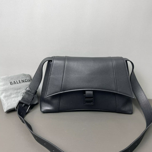 Balenciaga - Downtown Shoulder Bag - Cowhide leather - Black - (medium)
