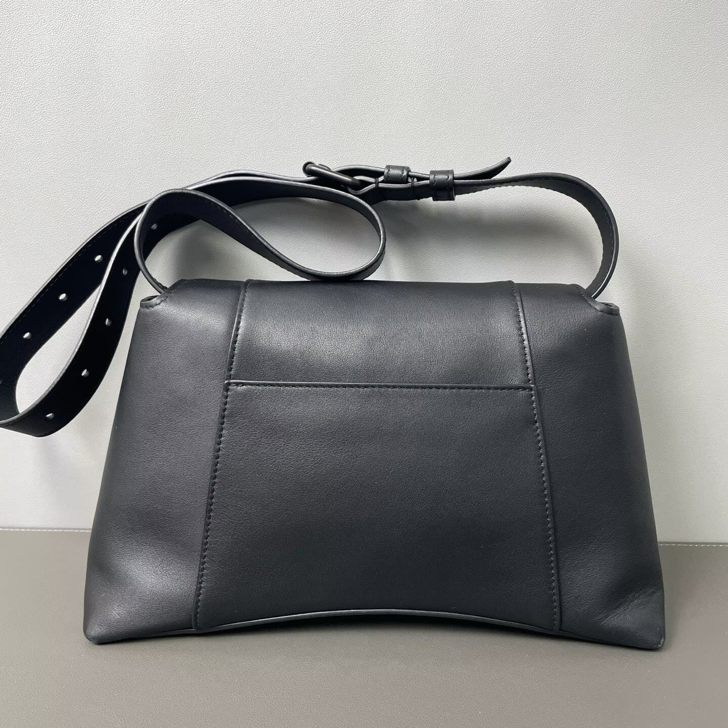 Balenciaga - Downtown Shoulder Bag - Cowhide leather - Black - (medium)