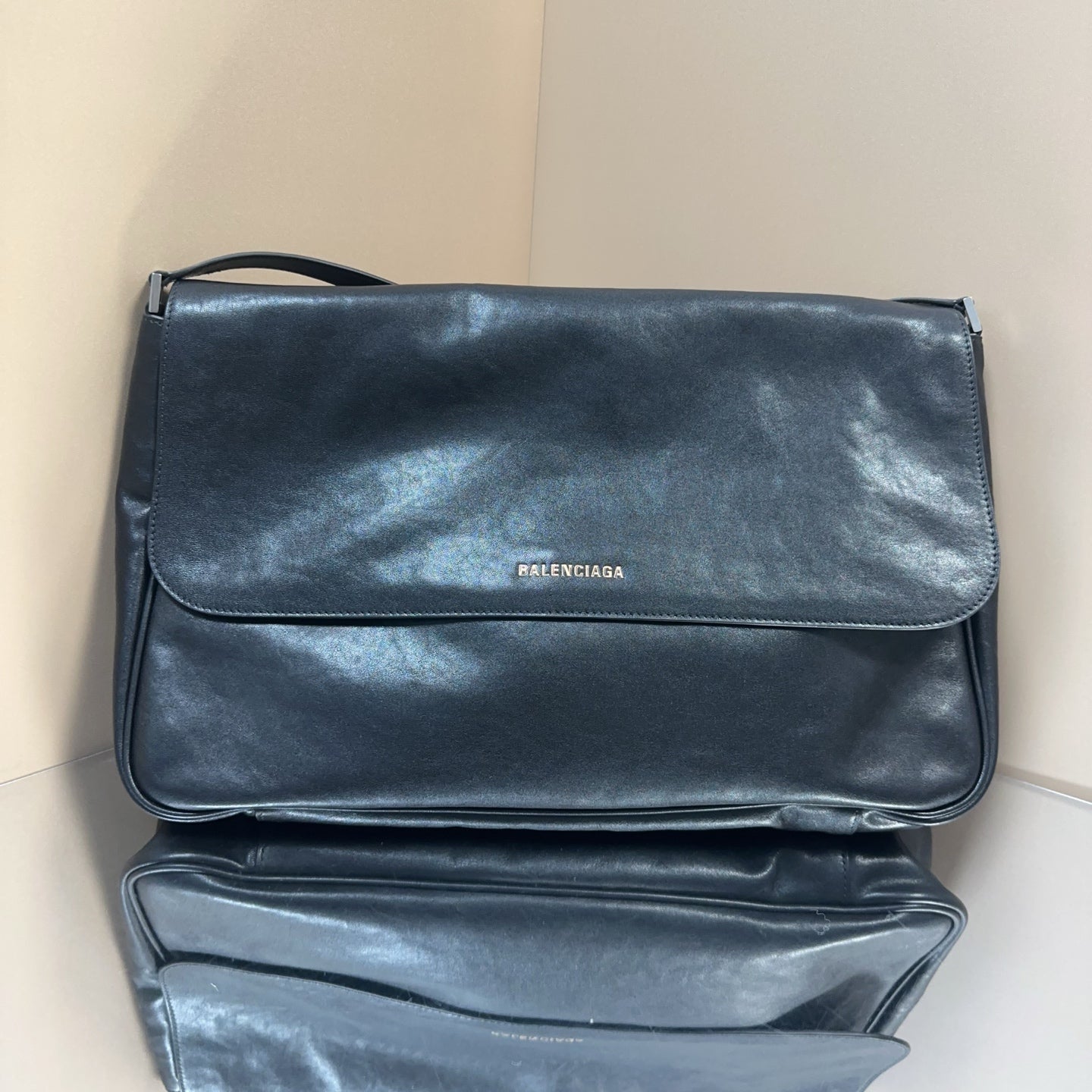 Balenciaga - Grundy Messenger Bag - Leather - Black - (Large)
