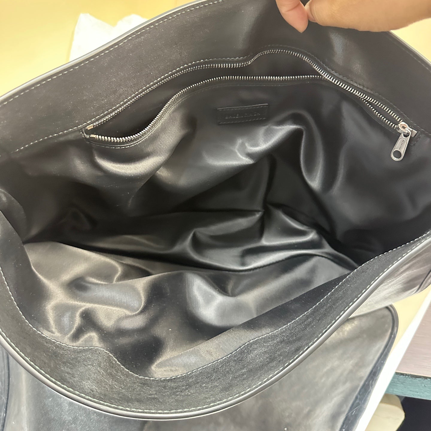 Balenciaga - Grundy Messenger Bag - Leather - Black - (Large)