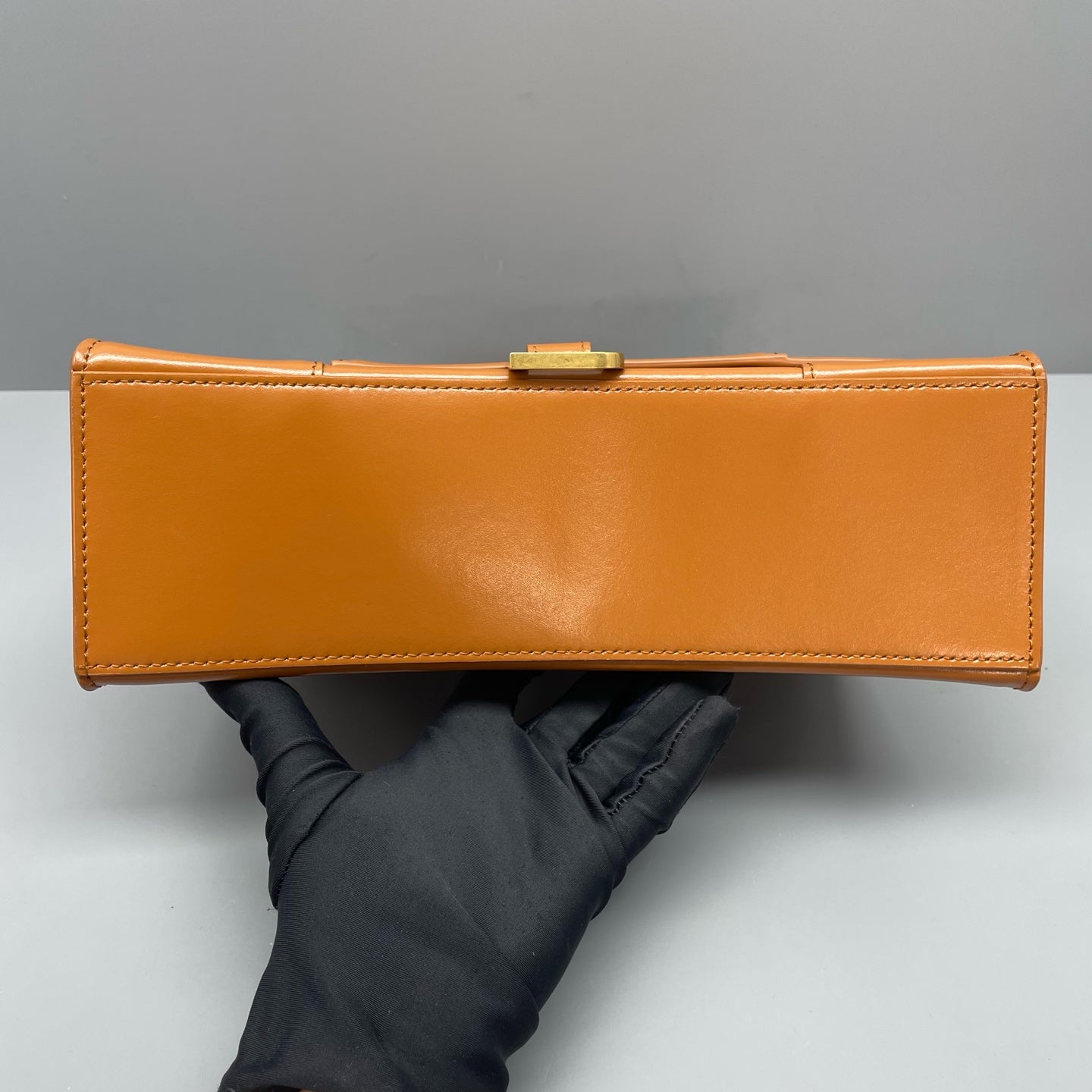 Balenciaga - Hourglass Bag - Smooth calfskin leather - Caramel with Aged Gold-Tone Hardware - (Medium)