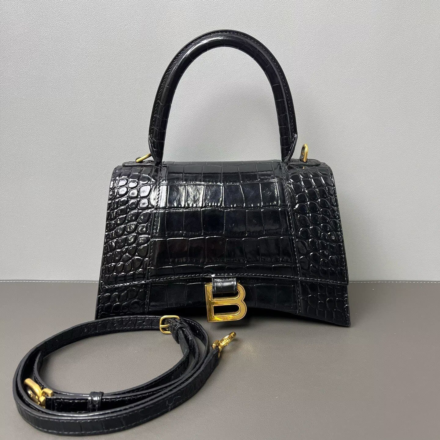 Balenciaga - Hourglass - Calfskin leather - Black with Gold-Tone Hardware - (mini)