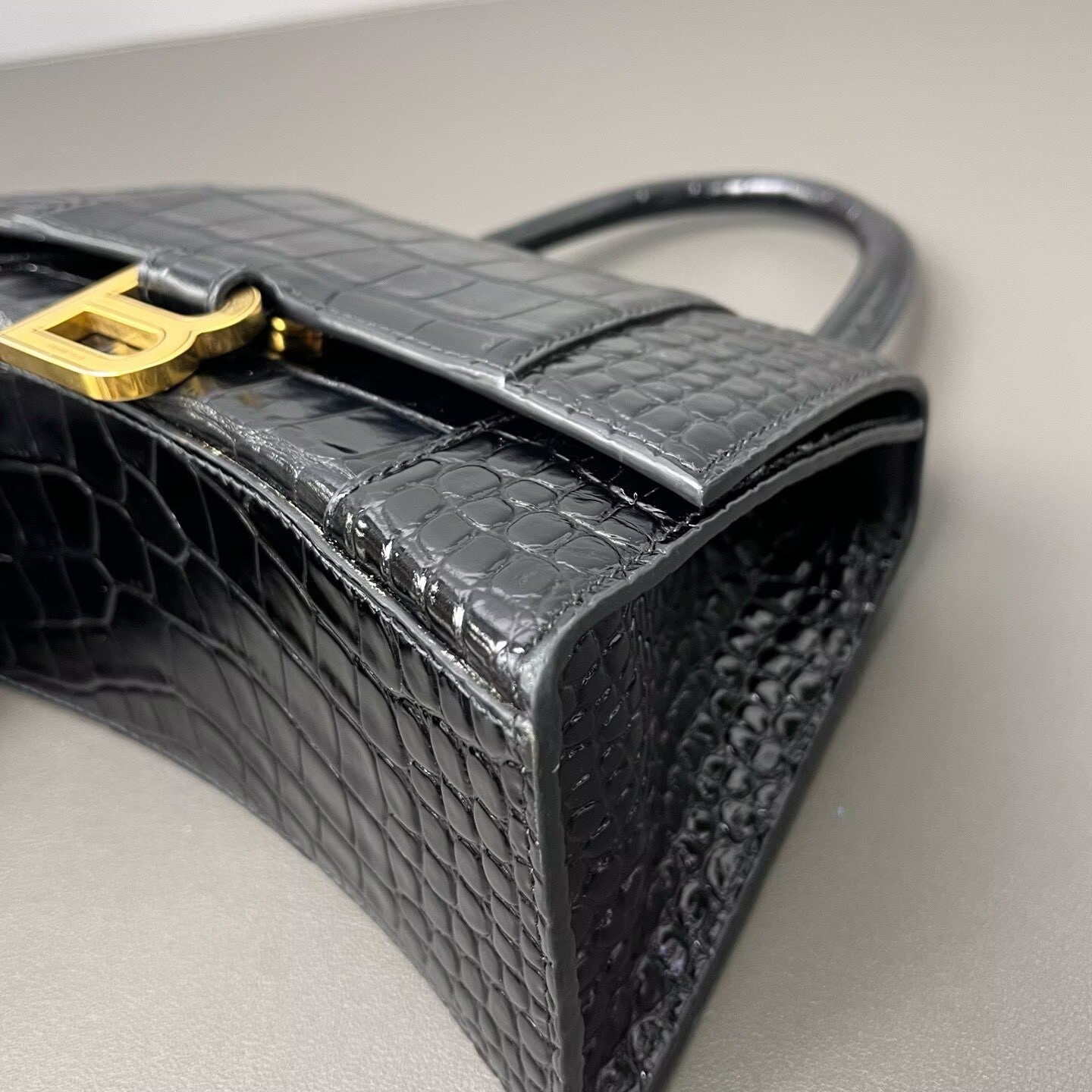 Balenciaga - Hourglass - Calfskin leather - Black with Gold-Tone Hardware - (mini)