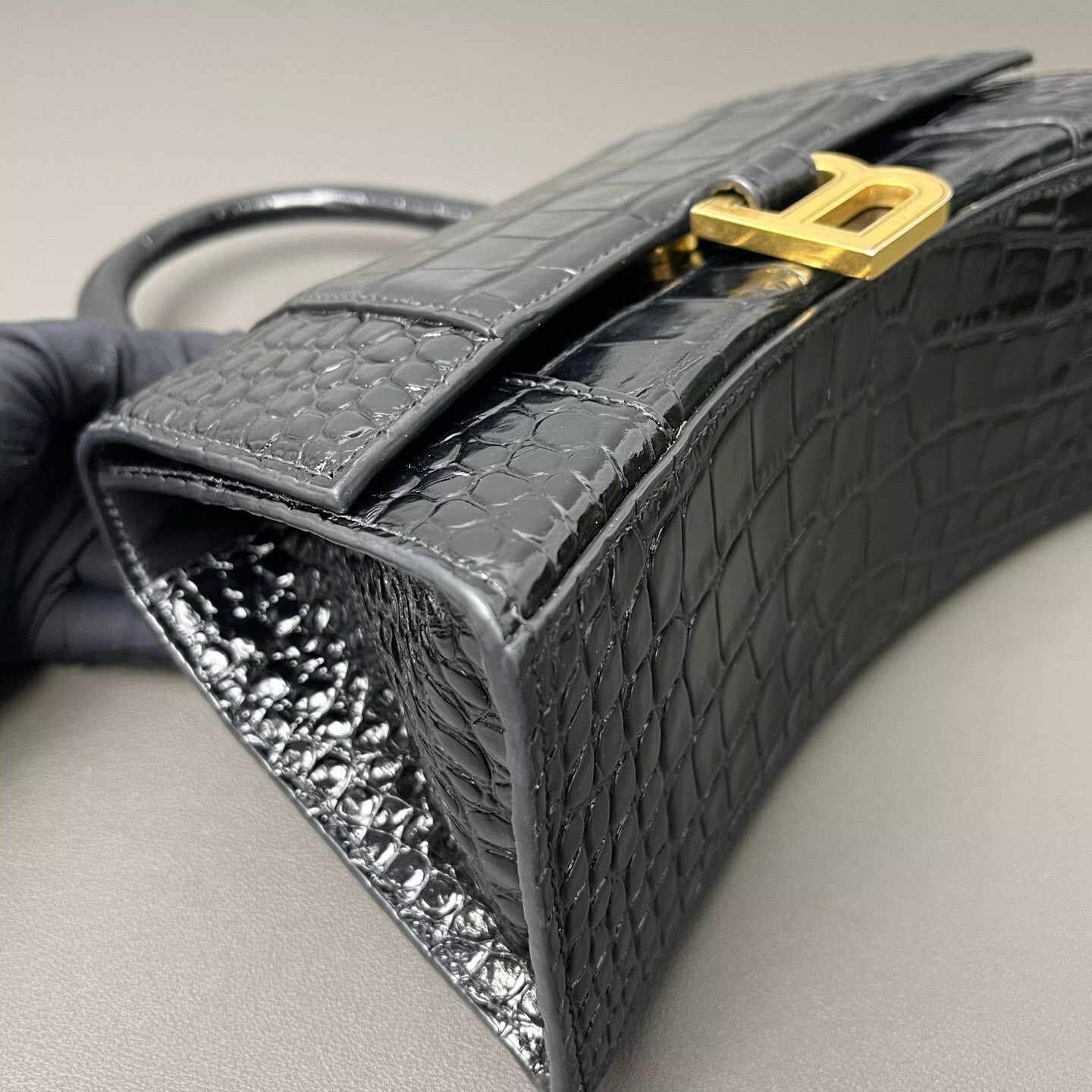 Balenciaga - Hourglass - Calfskin leather - Black with Gold-Tone Hardware - (mini)