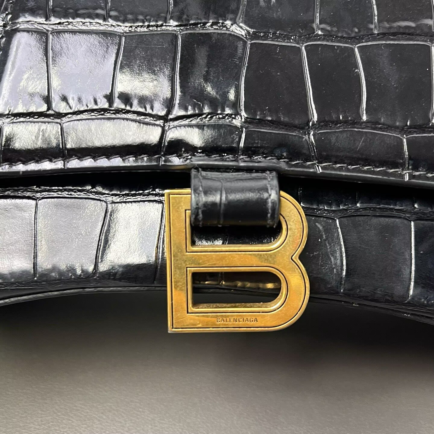 Balenciaga - Hourglass - Calfskin leather - Black with Gold-Tone Hardware - (mini)