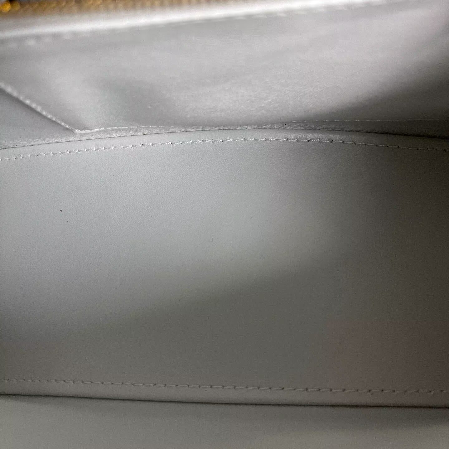 Balenciaga - Hourglass - Calfskin leather - White with Gold-Tone Hardware - (small)