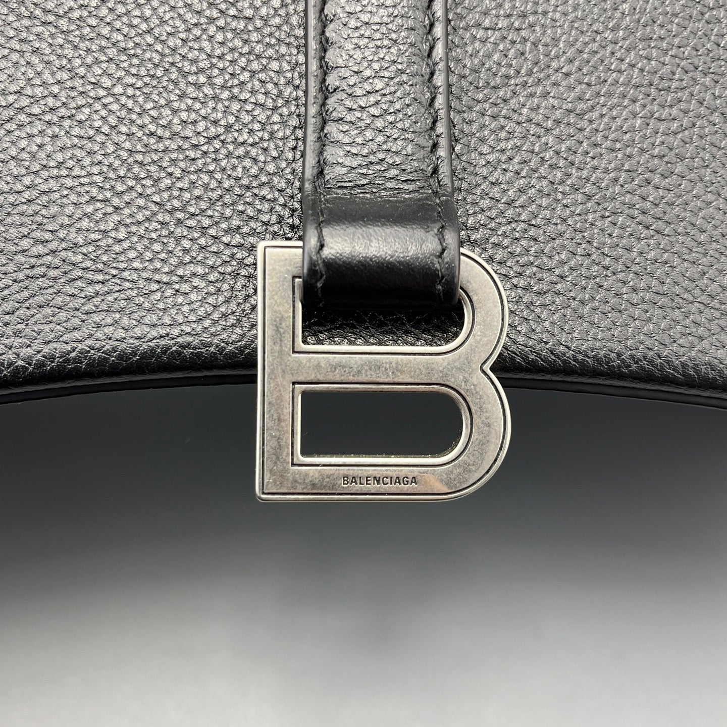 Balenciaga - Hourglass - Grained leather - Black - (small)
