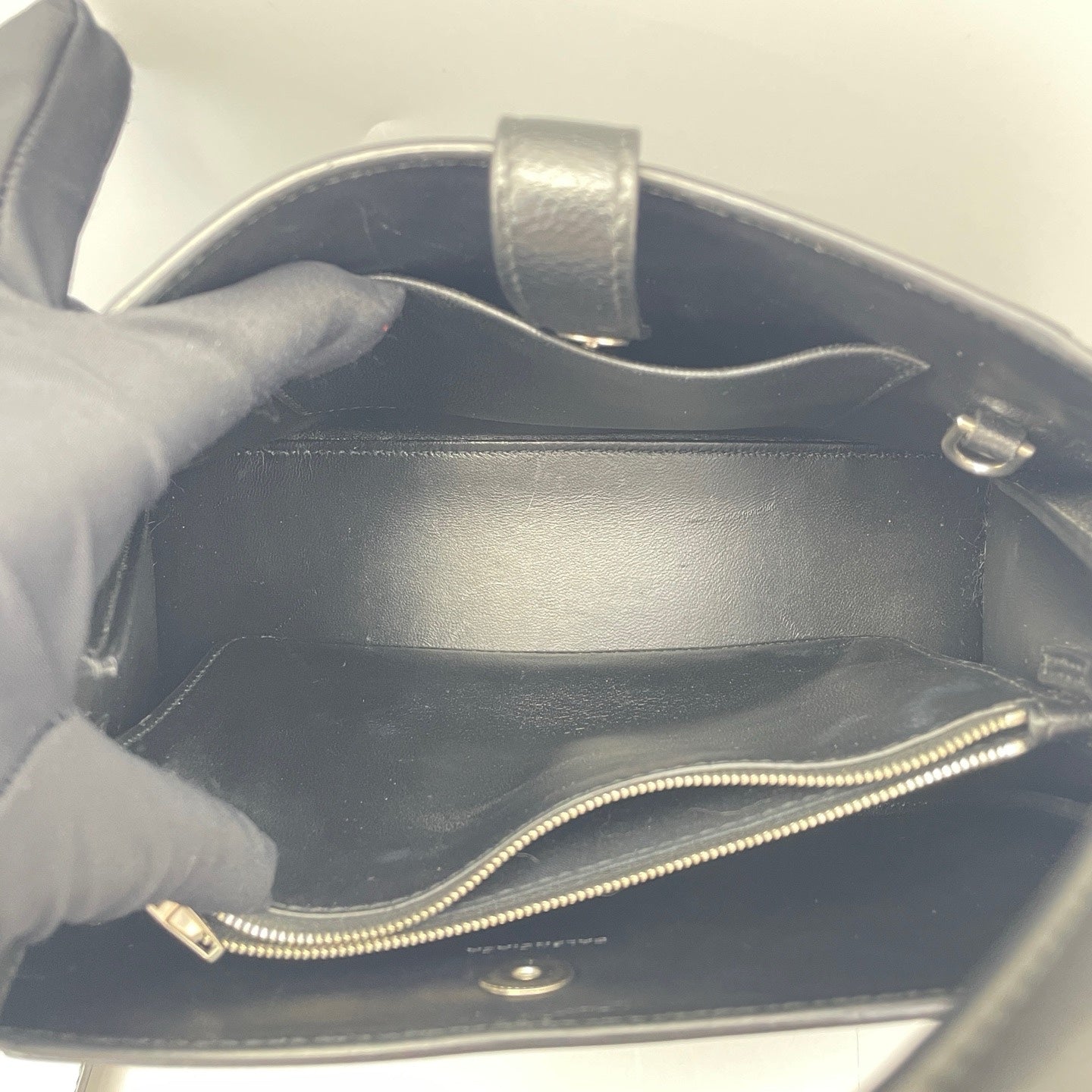 Balenciaga - Hourglass - Grained leather - Black - (small)