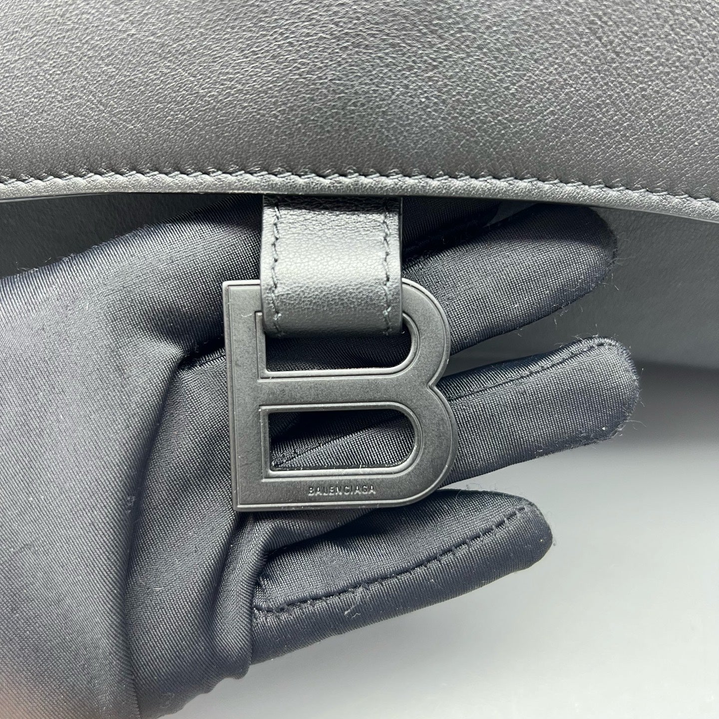 Balenciaga - Hourglass - Leather - Black - (medium)
