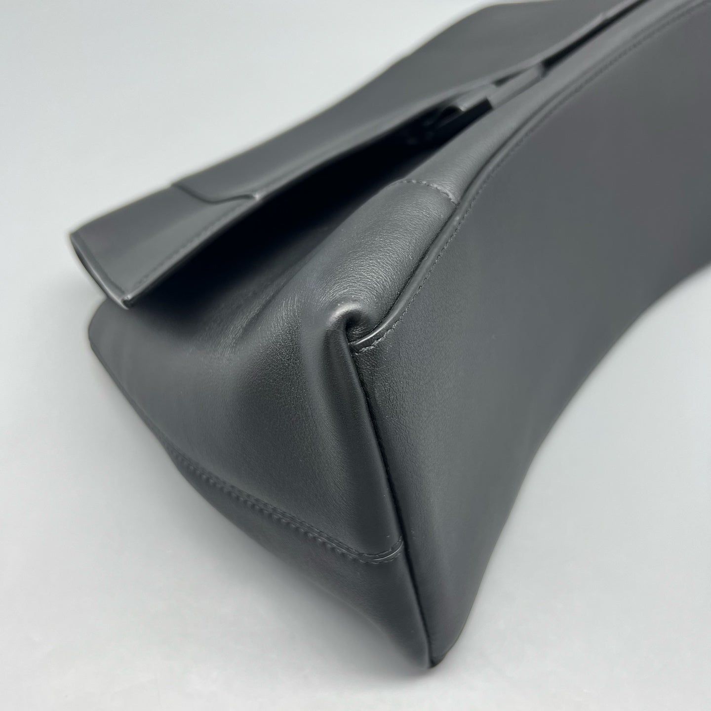 Balenciaga - Hourglass - Leather - Black - (medium)