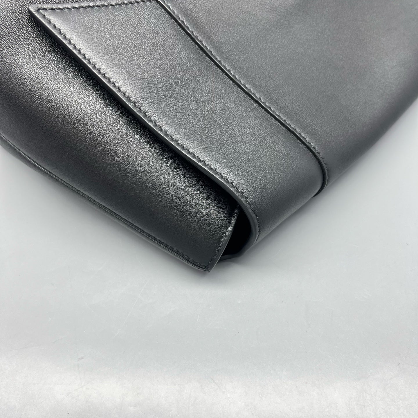 Balenciaga - Hourglass - Leather - Black - (medium)