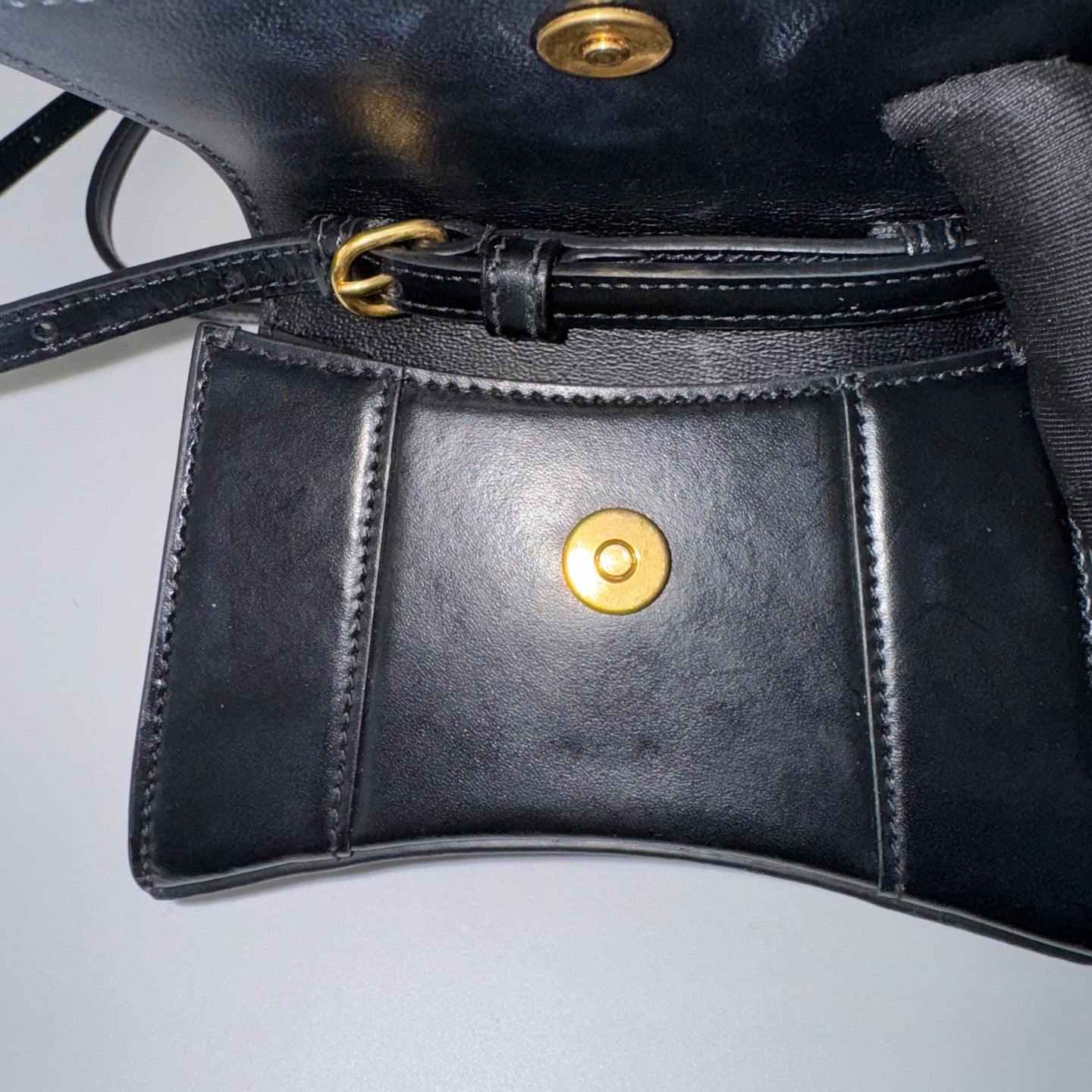 Balenciaga - Hourglass Mini - Smooth calfskin leather - Black with Aged Gold-Tone Hardware - (mini)