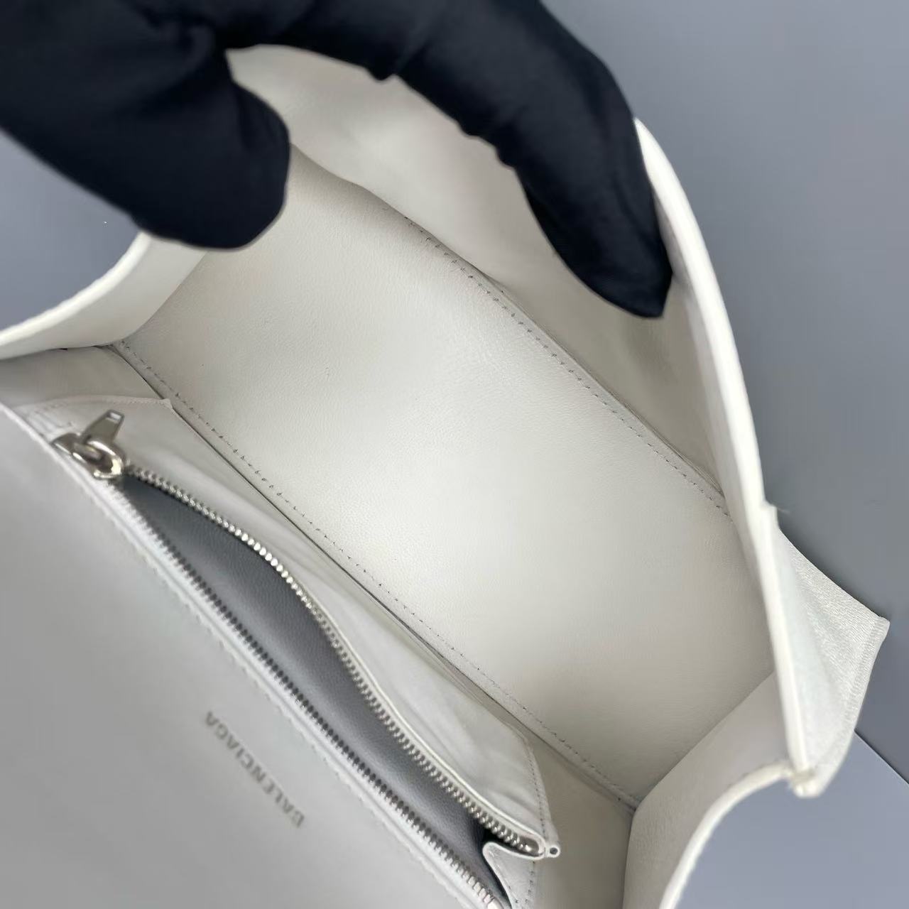 Balenciaga - Hourglass S - Grained calfskin leather - White - (Small)