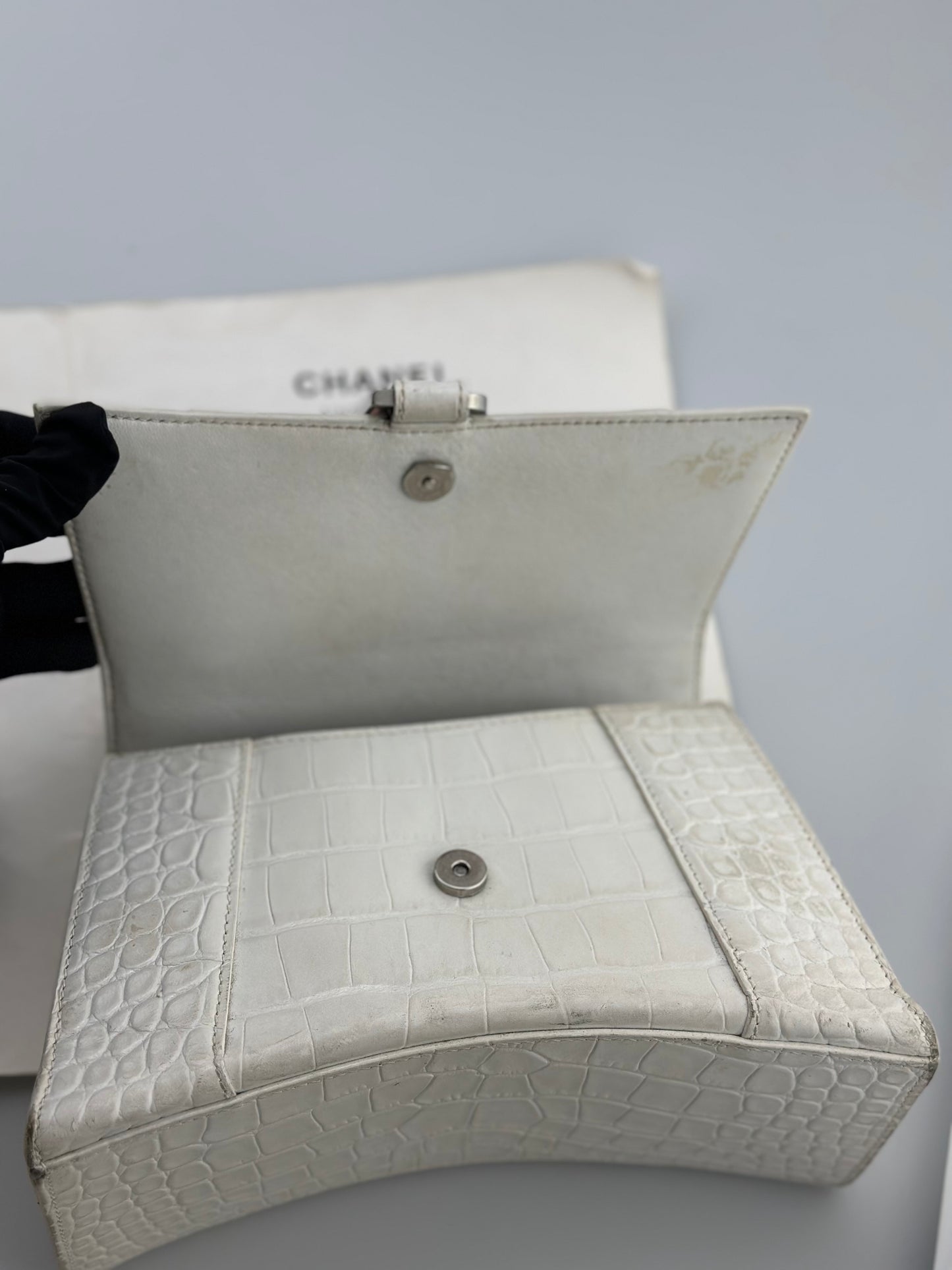 Balenciaga - Hourglass S - Leather with crocodile embossing - White - (small)