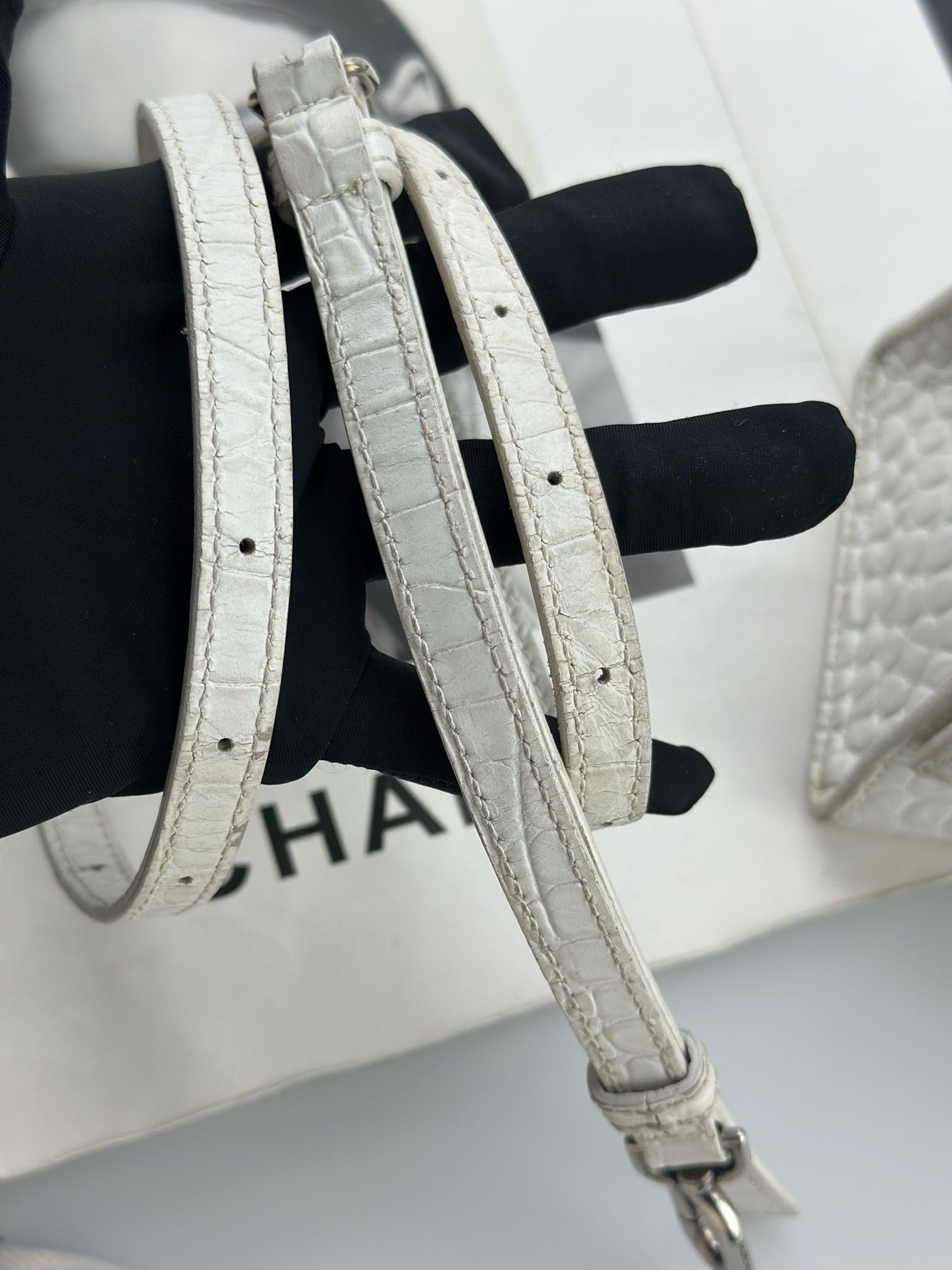 Balenciaga - Hourglass S - Leather with crocodile embossing - White - (small)