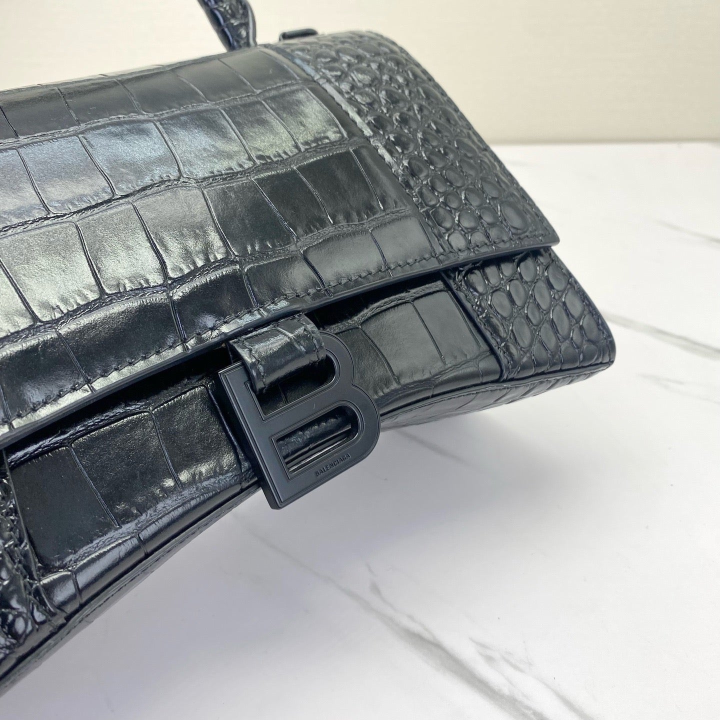 Balenciaga - Hourglass Small Top Handle Bag - Crocodile embossed leather - Black - (small)