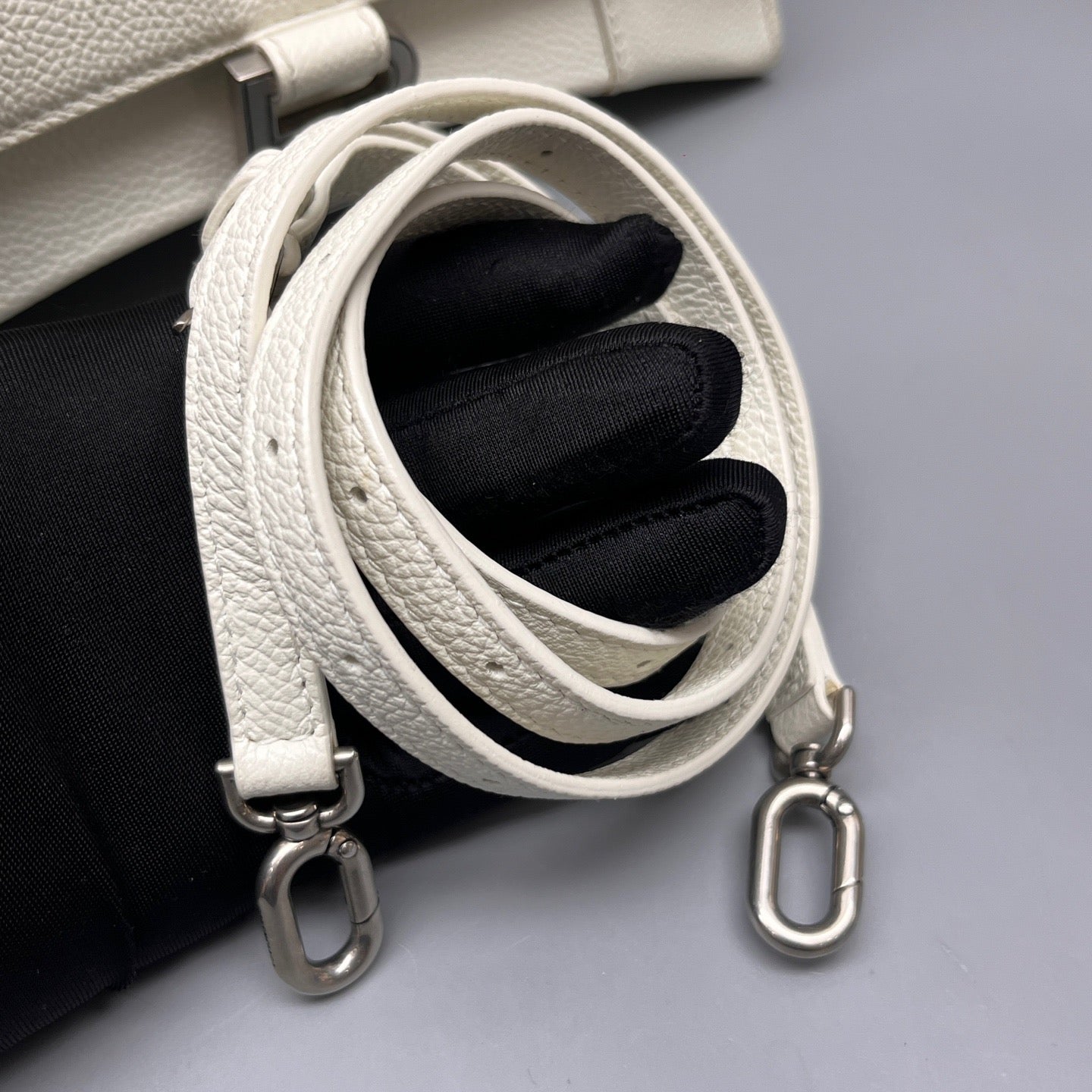 Balenciaga - Hourglass Top Handle Bag - Pebbled leather - White - (Small)