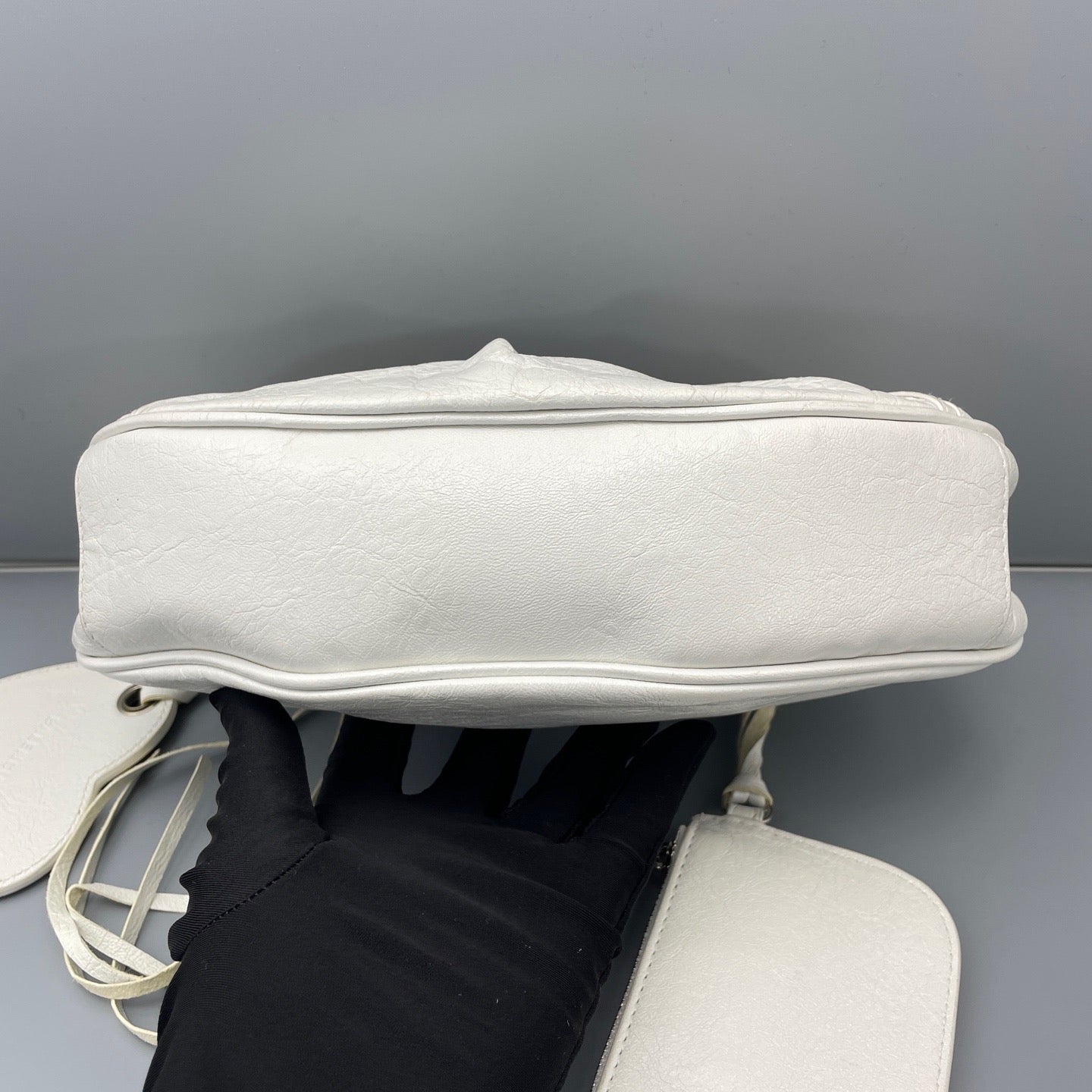 Balenciaga - Le Cagole XS Shoulder Bag - Distressed lambskin leather - White - (mini)