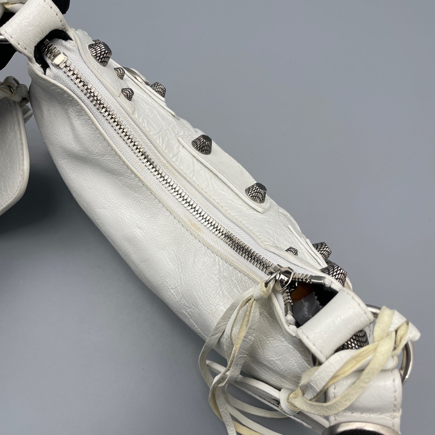 Balenciaga - Le Cagole XS Shoulder Bag - Distressed lambskin leather - White - (mini)
