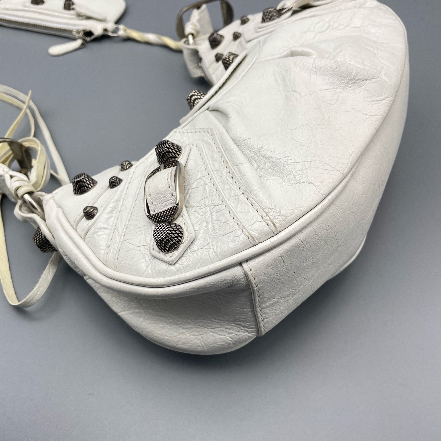 Balenciaga - Le Cagole XS Shoulder Bag - Distressed lambskin leather - White - (mini)