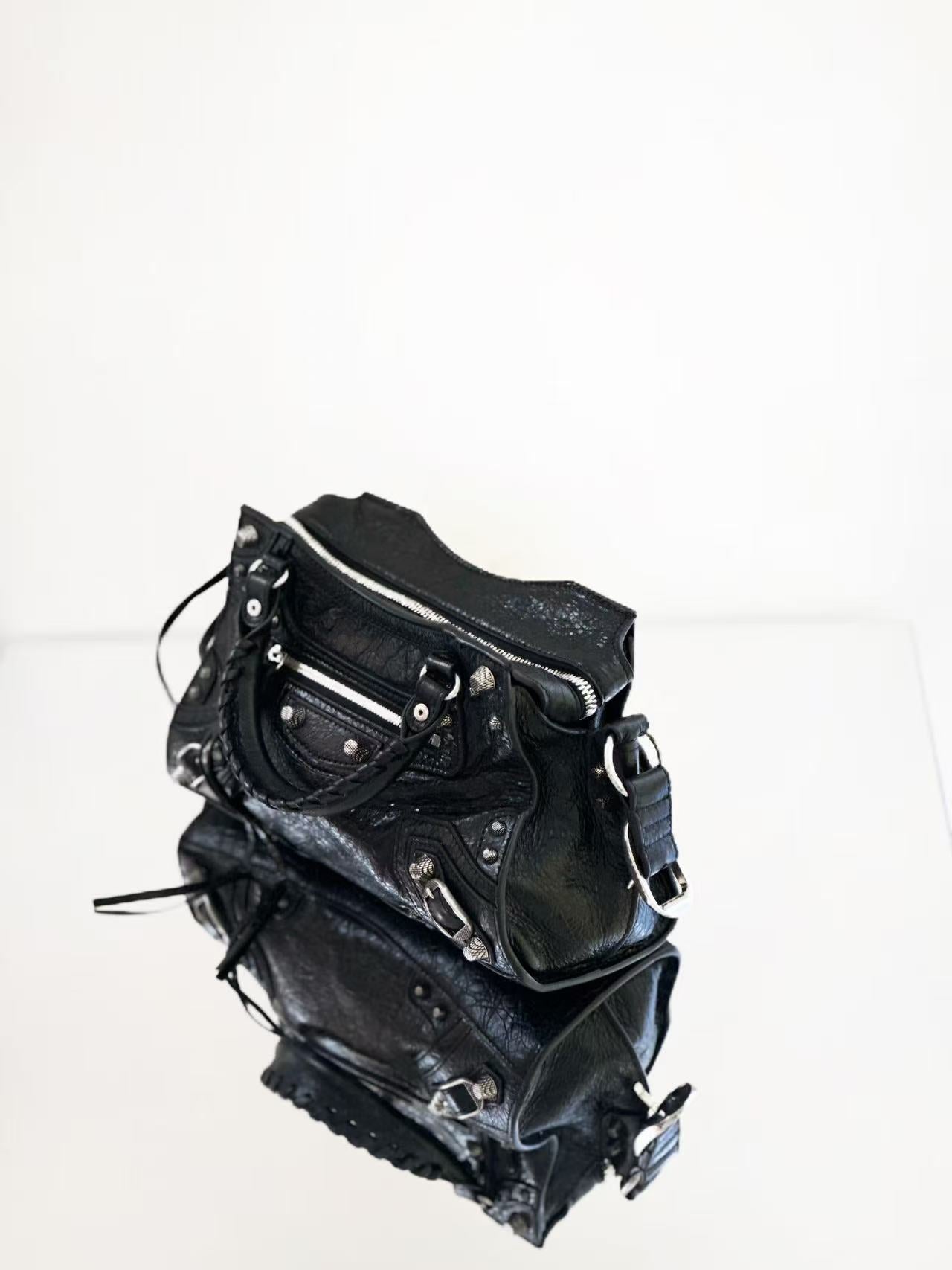 Balenciaga - Neo Cagole City - Distressed lambskin leather - Black - (small)