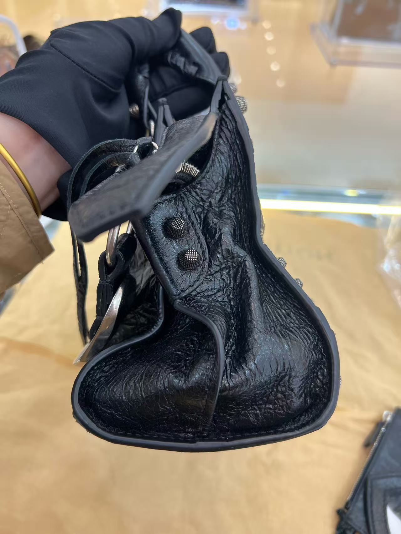 Balenciaga - Neo Cagole City - Distressed lambskin leather - Black - (small)