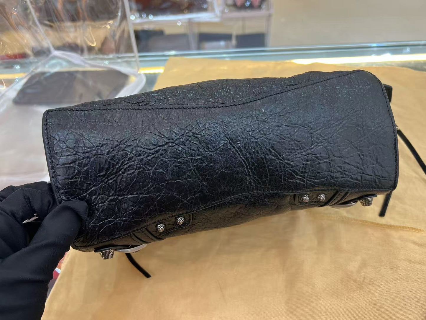 Balenciaga - Neo Cagole City - Distressed lambskin leather - Black - (small)
