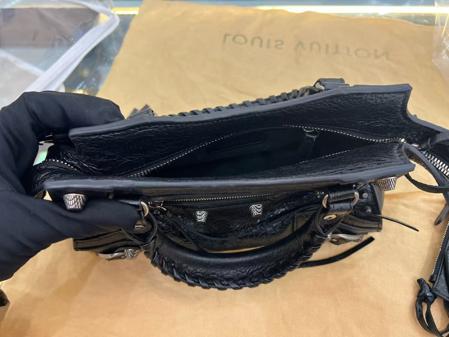 Balenciaga - Neo Cagole City - Distressed lambskin leather - Black - (small)