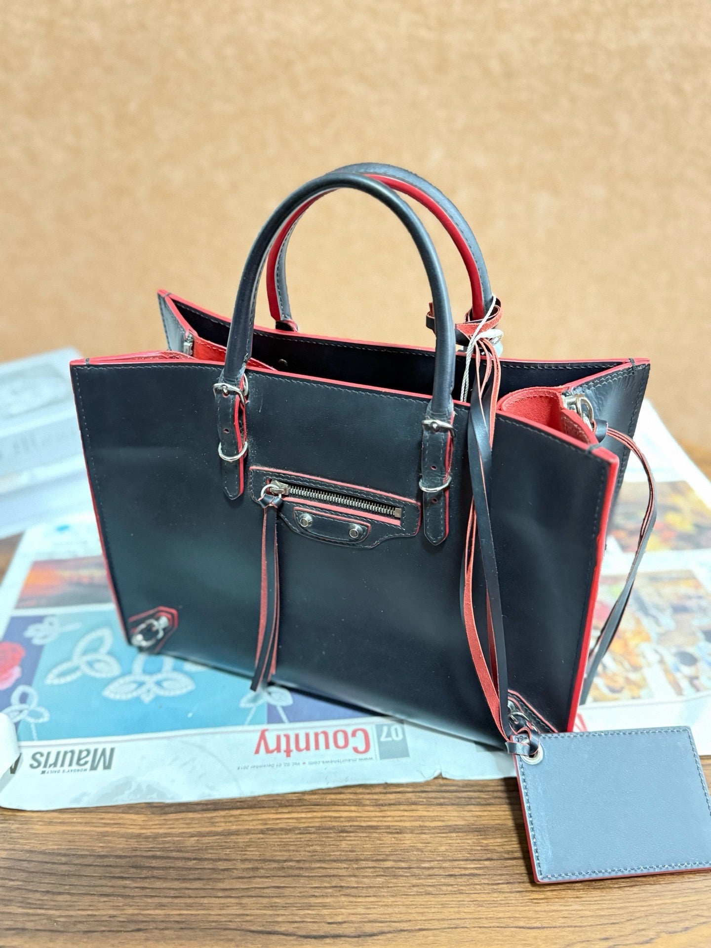 Balenciaga - Other - Leather - Black - (medium)