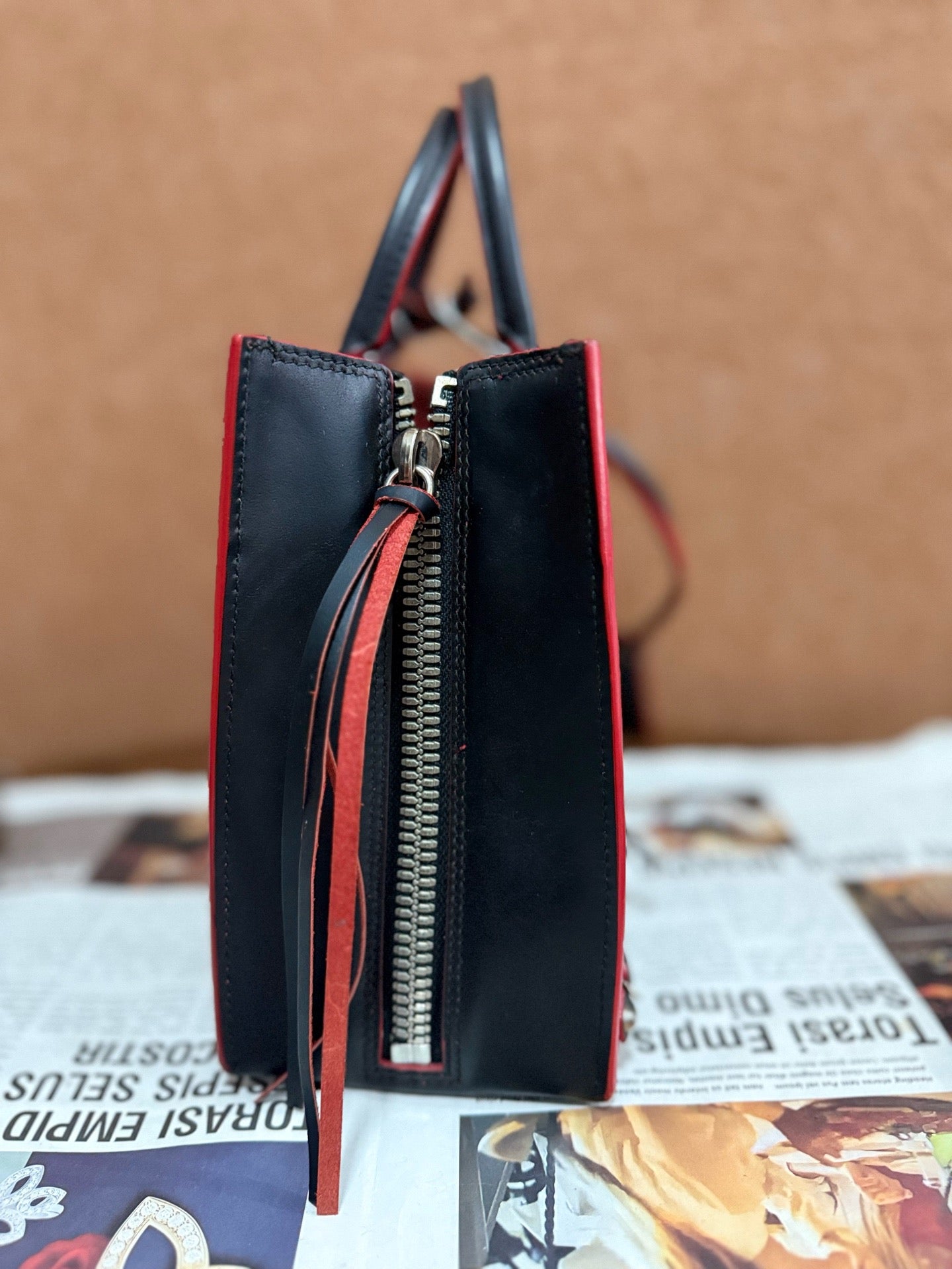 Balenciaga - Other - Leather - Black - (medium)
