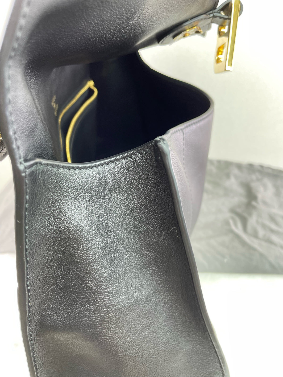 Balenciaga - Other - Leather - Black - (medium)