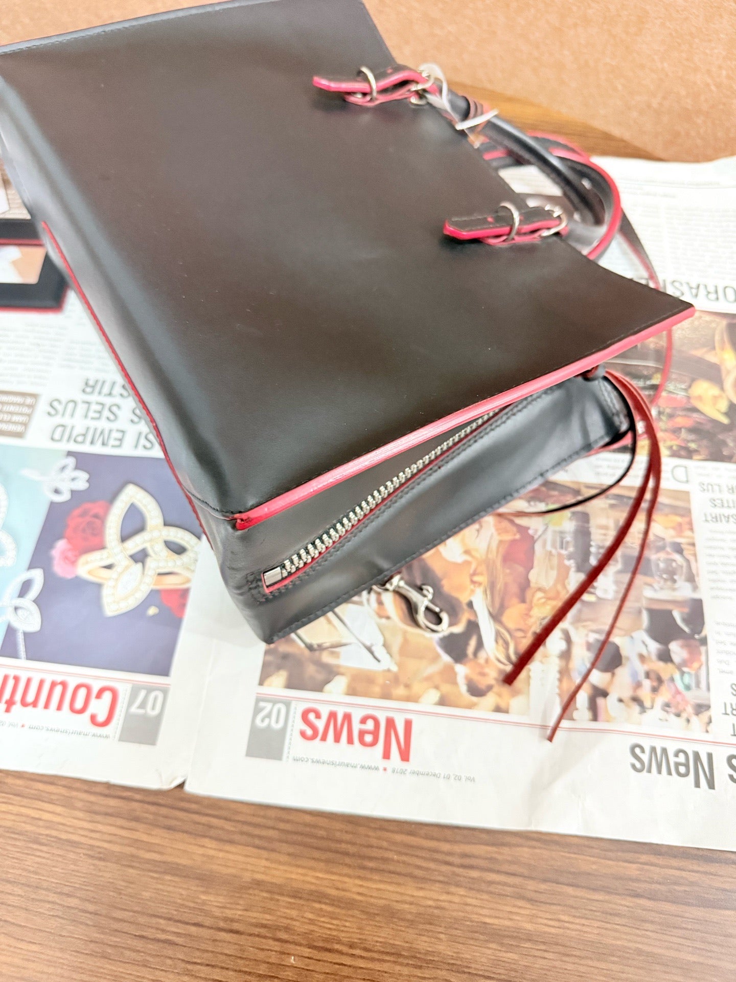 Balenciaga - Other - Leather - Black - (medium)